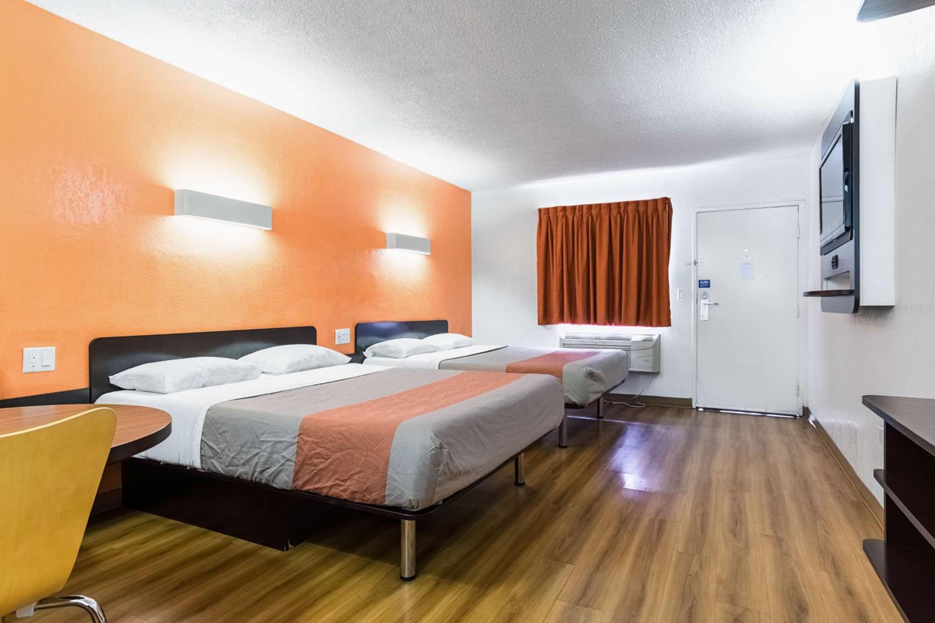 Motel 6-Long Beach, CA - International City gallery photo in Long Beach, CA — image 5