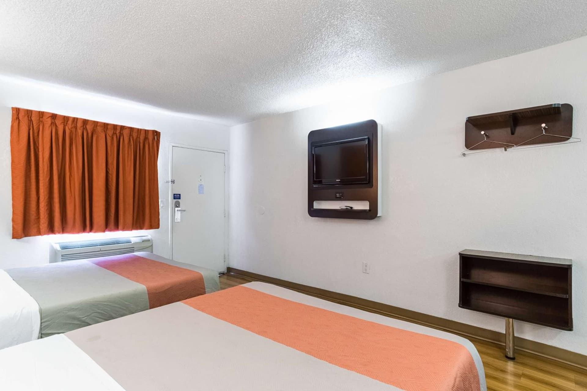 Motel 6-Long Beach, CA - International City gallery photo in Long Beach, CA — image 15