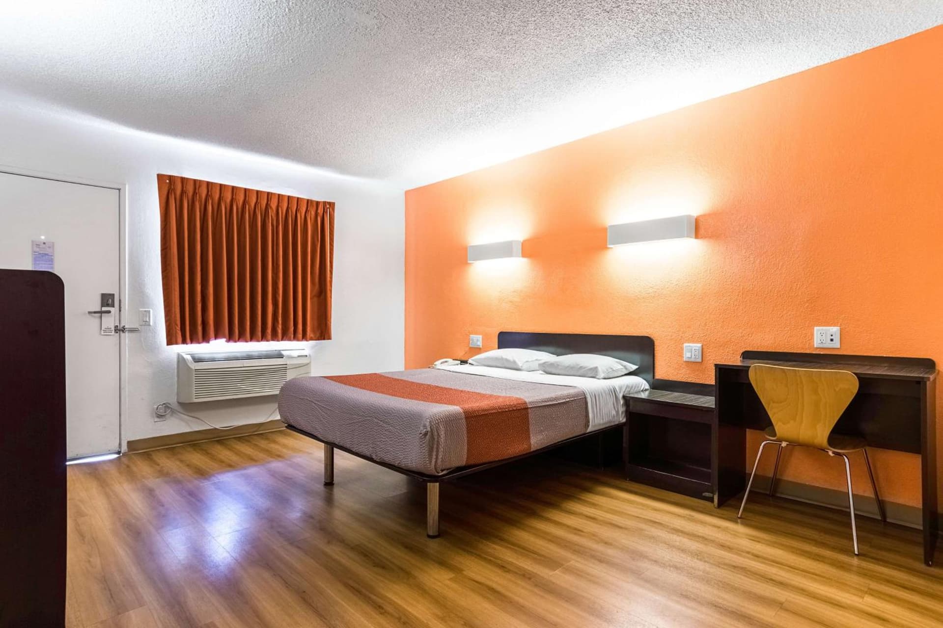 Motel 6-Long Beach, CA - International City gallery photo in Long Beach, CA — image 16