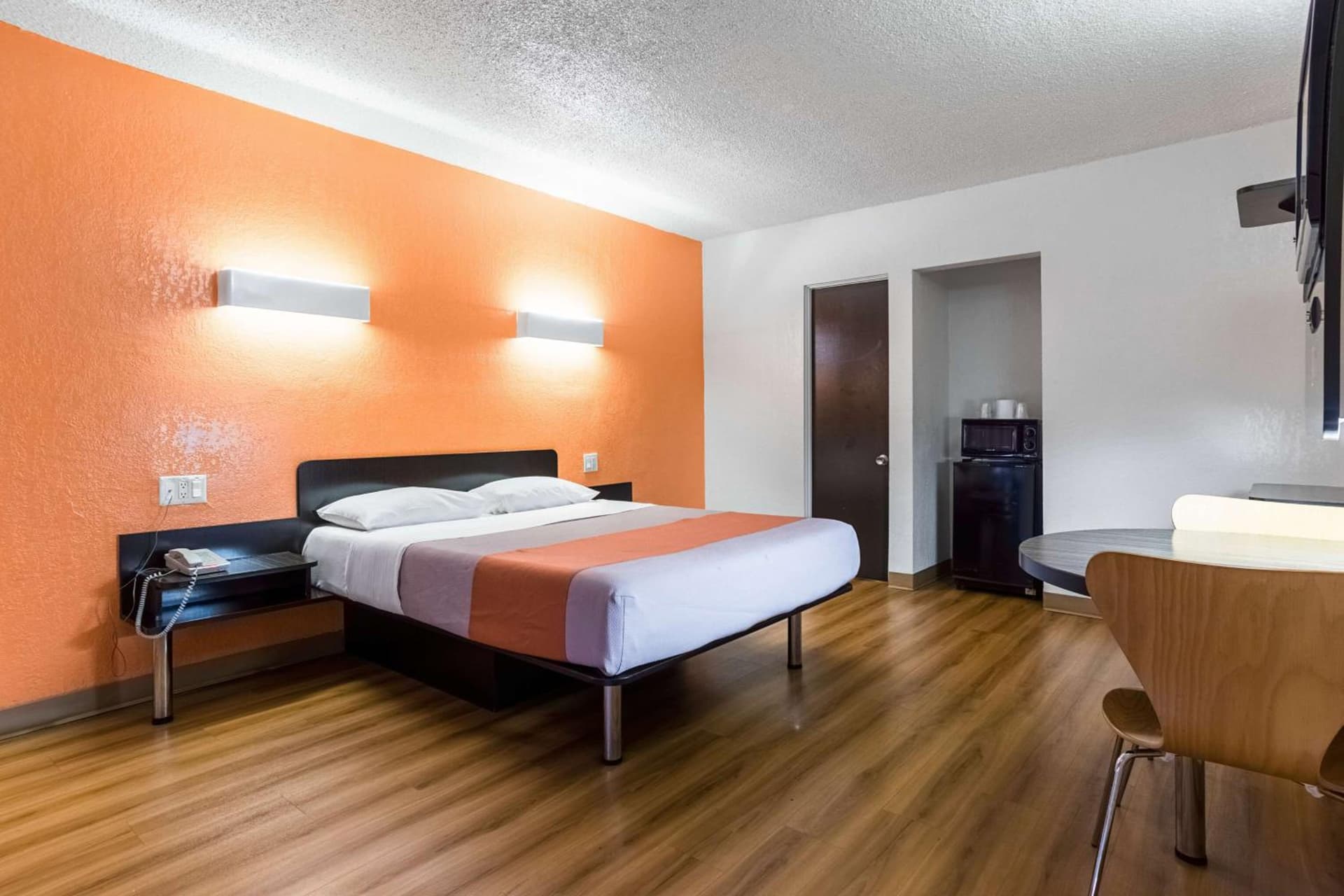 Motel 6-Long Beach, CA - International City gallery photo in Long Beach, CA — image 17