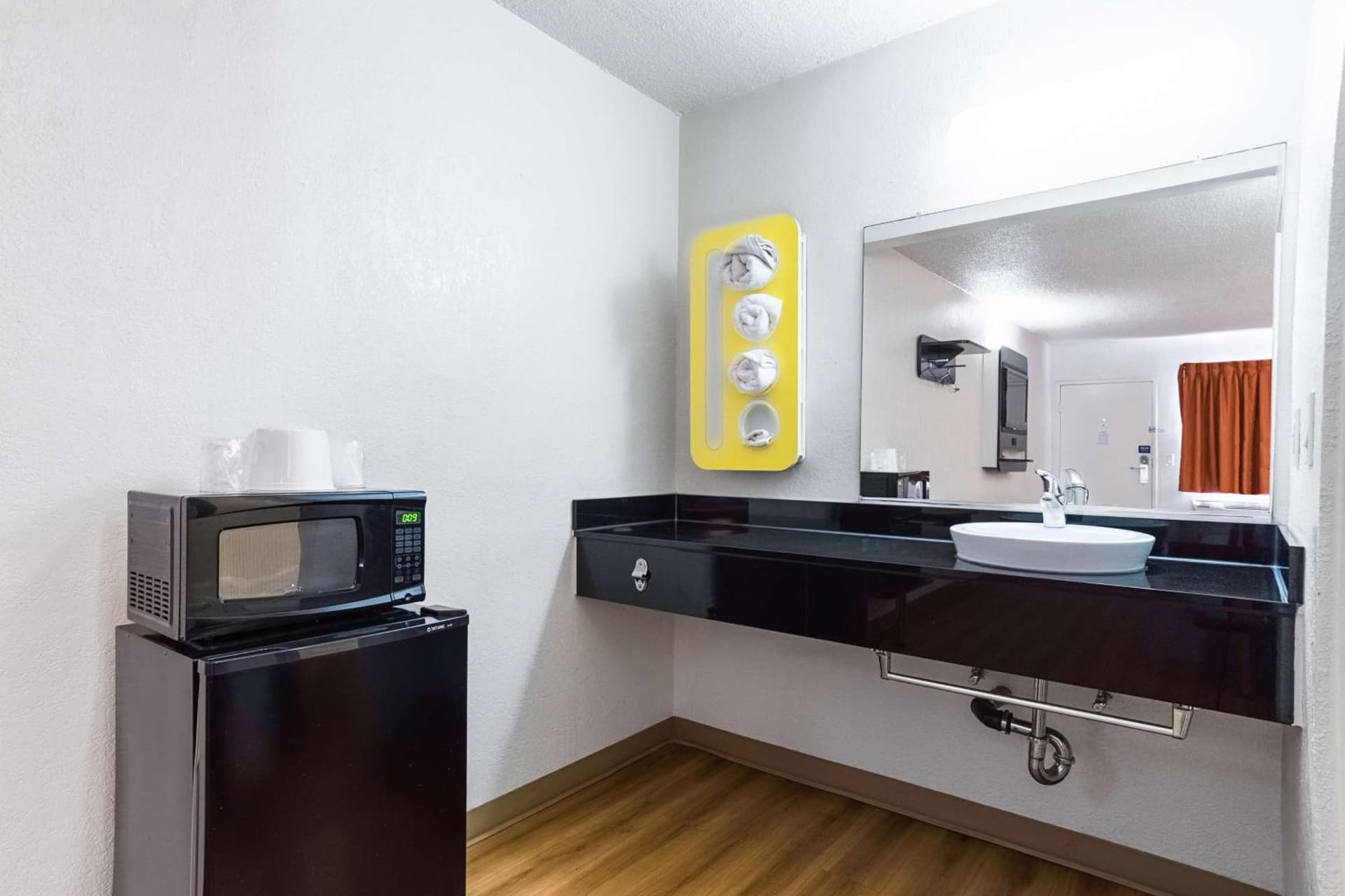 Motel 6-Long Beach, CA - International City gallery photo in Long Beach, CA — image 10