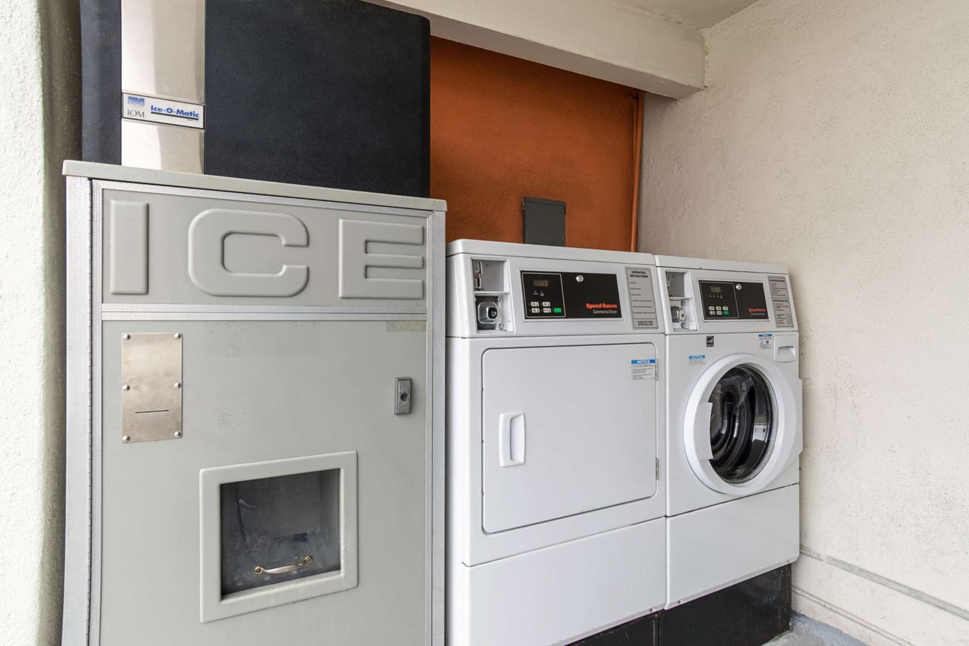 Motel 6-Long Beach, CA - International City gallery photo in Long Beach, CA — image 24