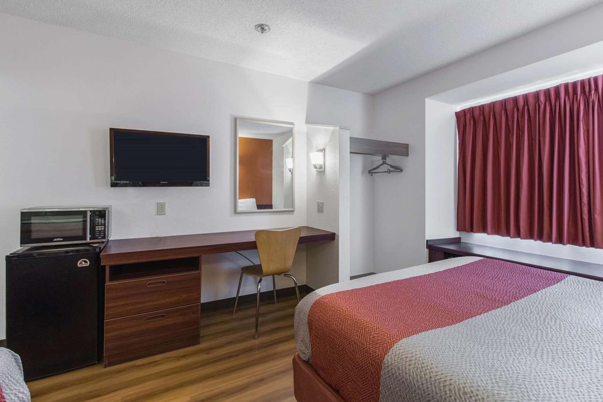 Motel 6-Streetsboro, OH interior in Streetsboro, OH — gallery photo 2