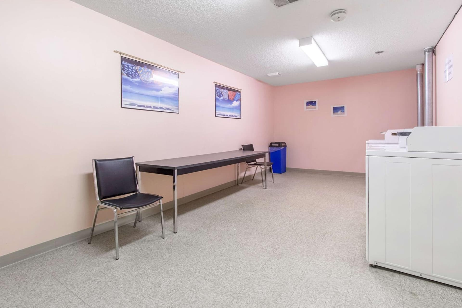 Motel 6-Streetsboro, OH interior in Streetsboro, OH — gallery photo 2