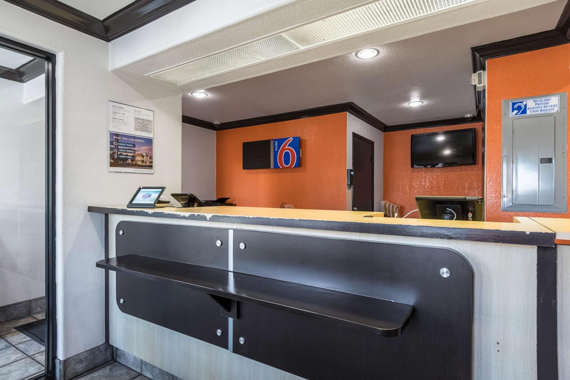 Motel 6 Riverside, CA - UCR East gallery photo in Riverside, CA — image 12