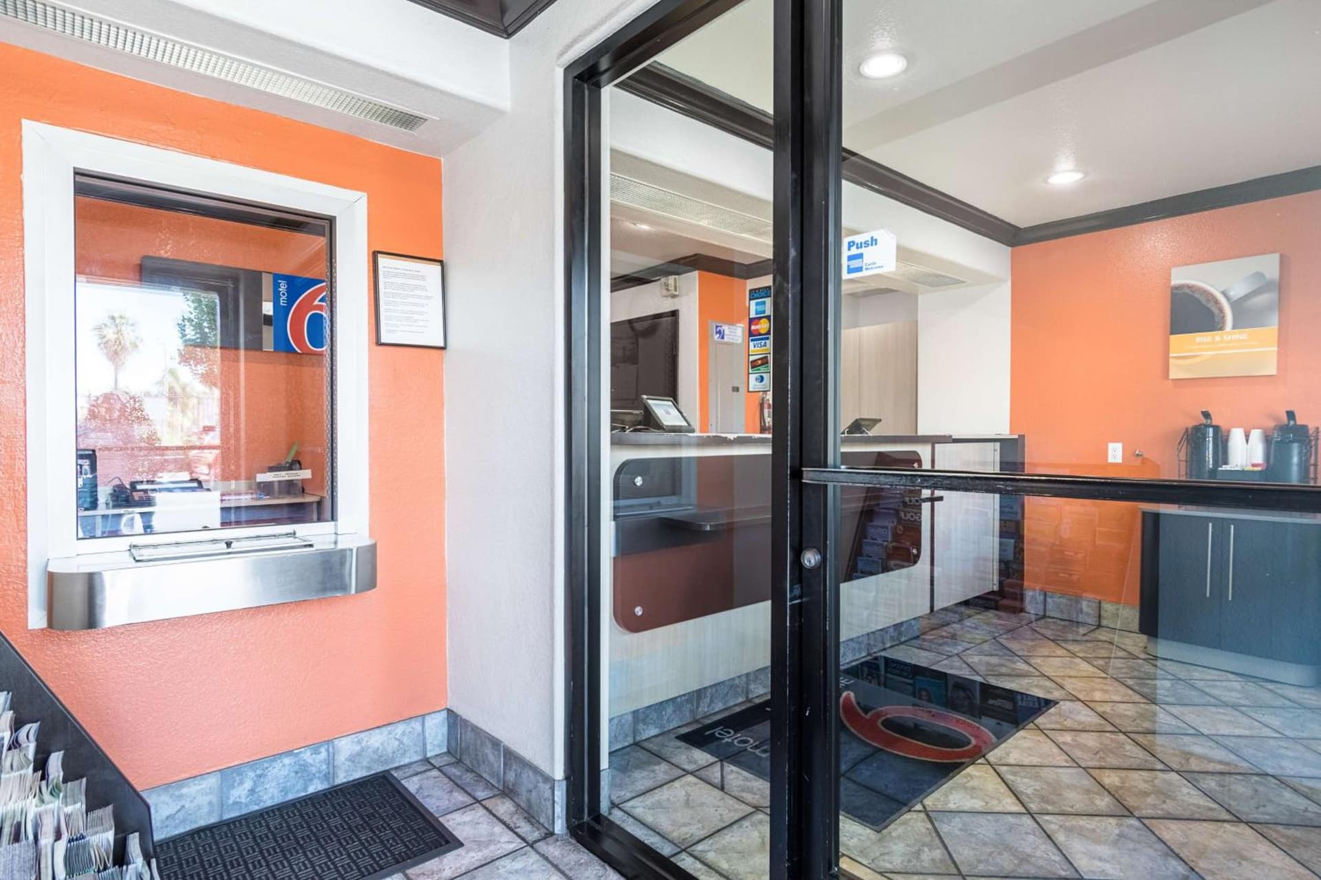 Motel 6 Riverside, CA - UCR East gallery photo in Riverside, CA — image 23