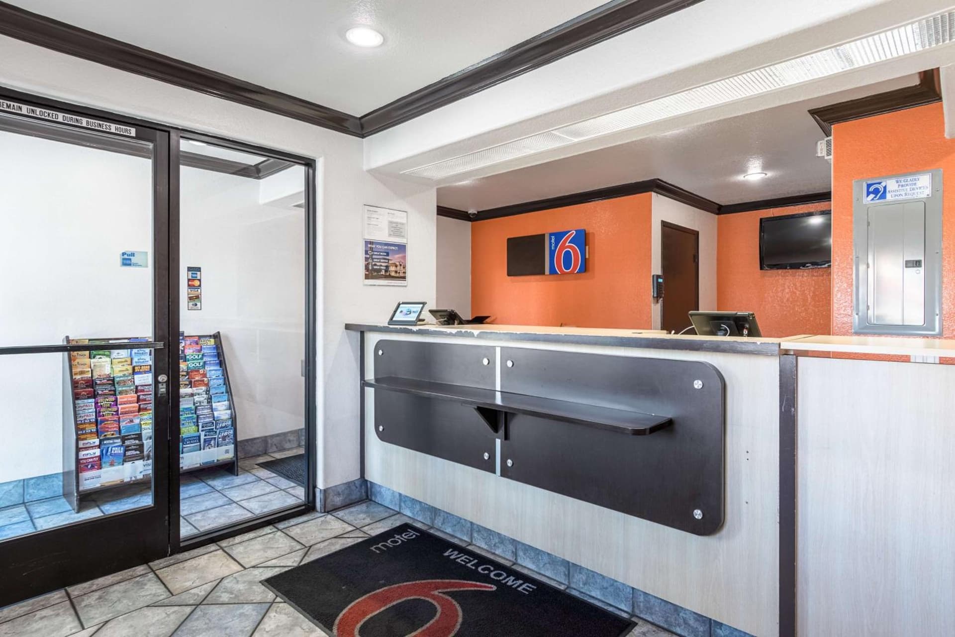 Motel 6 Riverside, CA - UCR East gallery photo in Riverside, CA — image 5