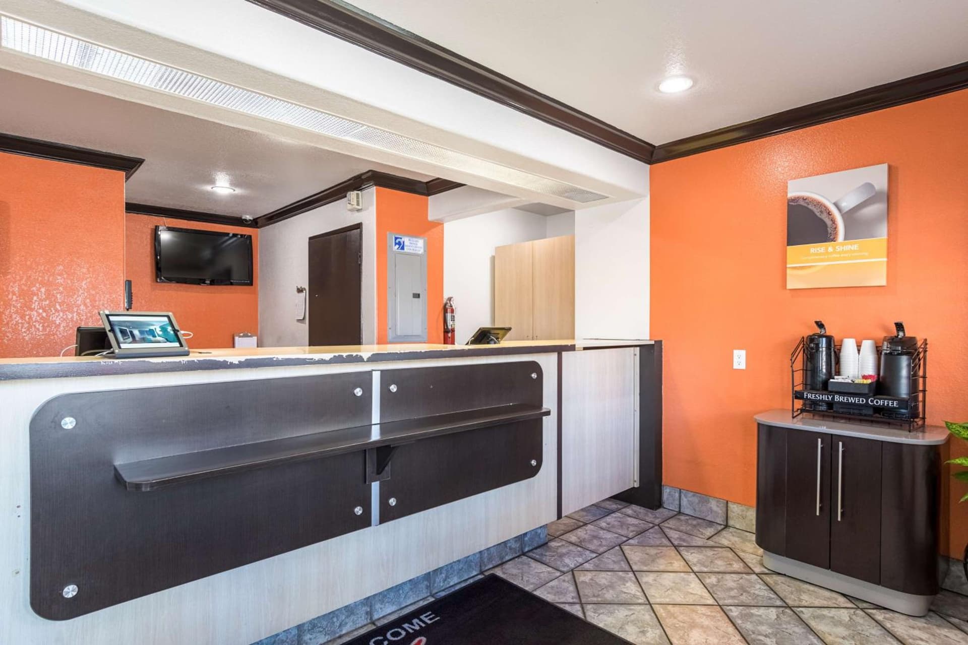 Motel 6 Riverside, CA - UCR East gallery photo in Riverside, CA — image 10