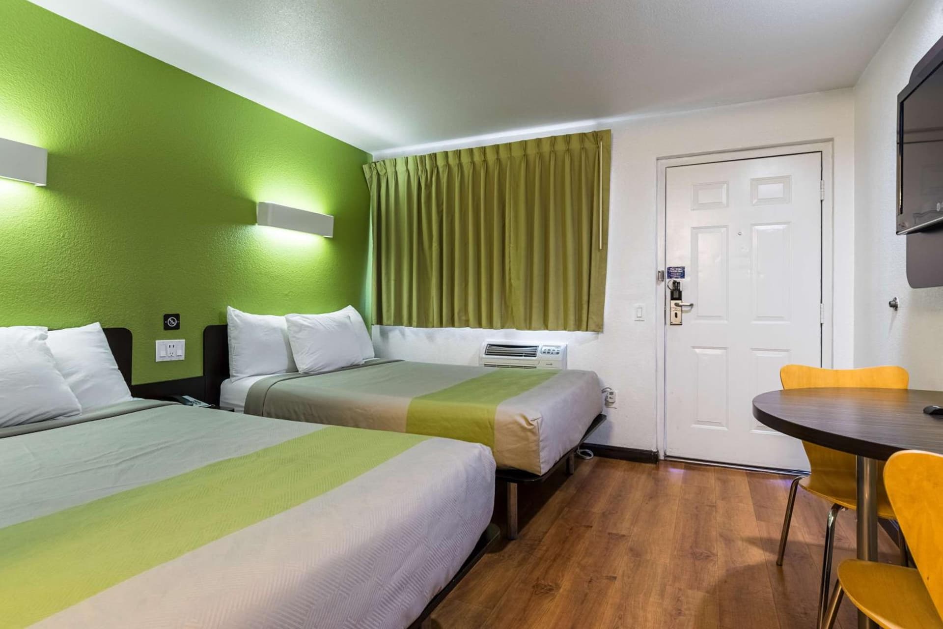 Motel 6 Riverside, CA - UCR East gallery photo in Riverside, CA — image 7