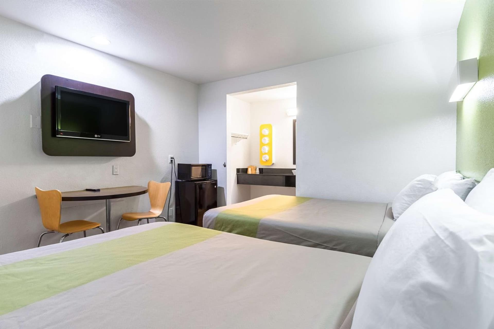 Motel 6 Riverside, CA - UCR East gallery photo in Riverside, CA — image 28