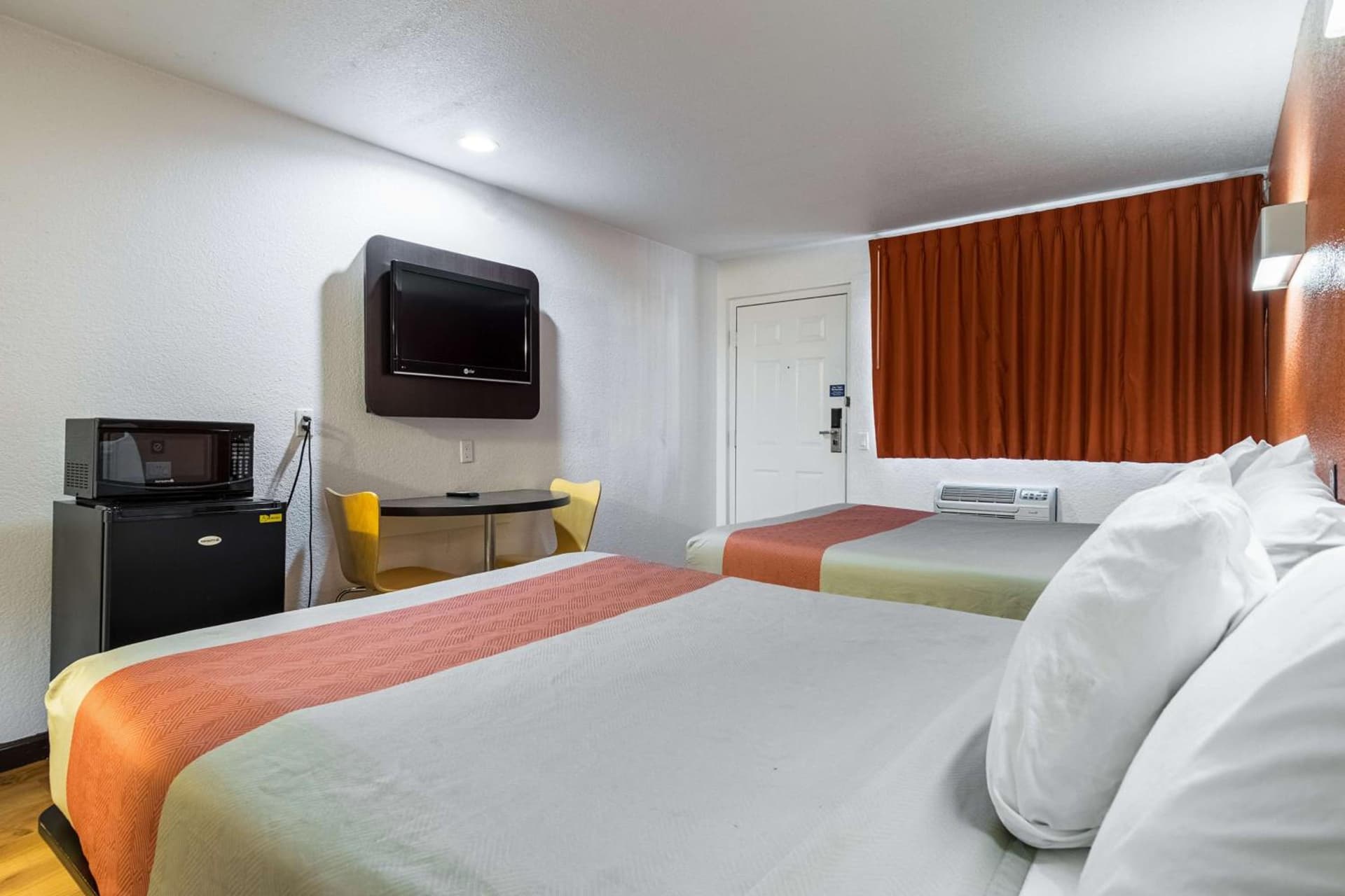 Motel 6 Riverside, CA - UCR East gallery photo in Riverside, CA — image 25