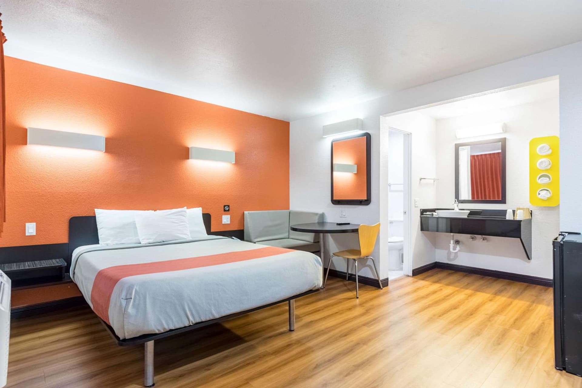 Motel 6 Riverside, CA - UCR East gallery photo in Riverside, CA — image 21