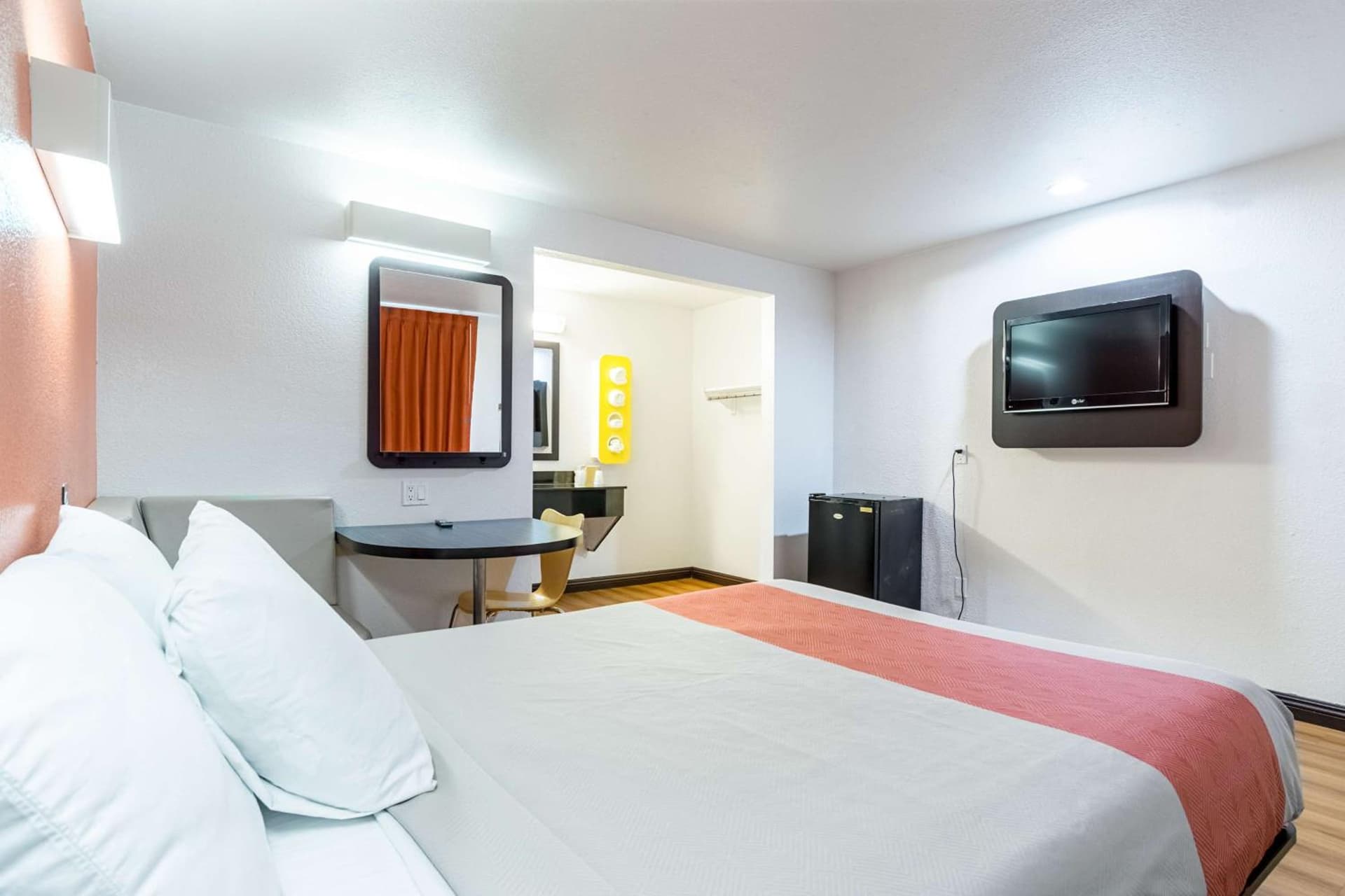 Motel 6 Riverside, CA - UCR East gallery photo in Riverside, CA — image 18
