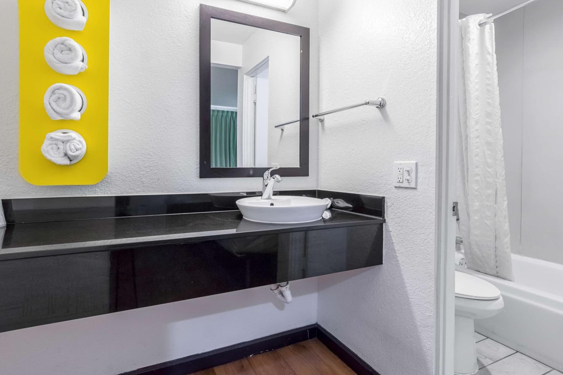 Motel 6 Riverside, CA - UCR East gallery photo in Riverside, CA — image 24