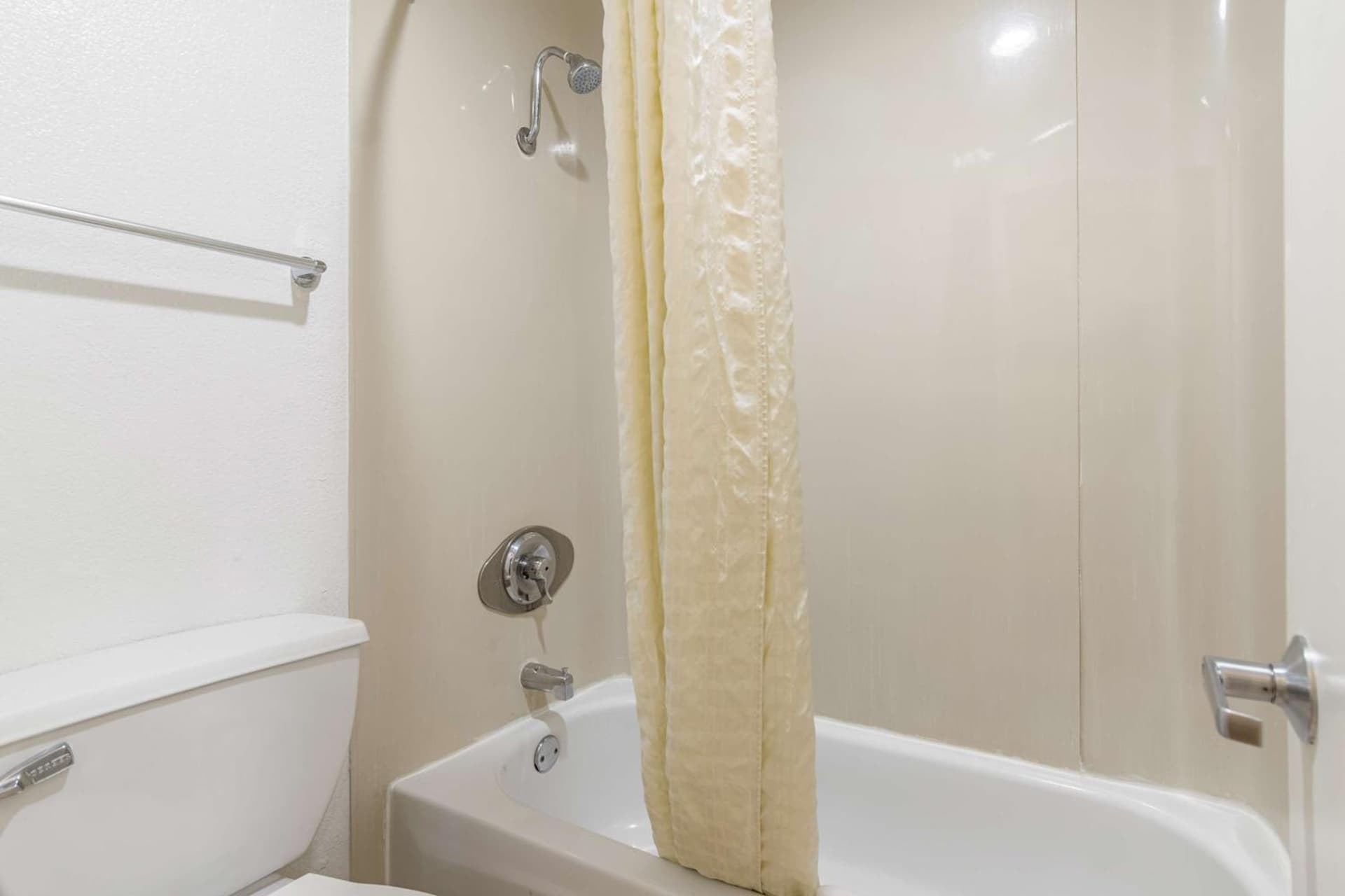 Motel 6 Riverside, CA - UCR East gallery photo in Riverside, CA — image 17