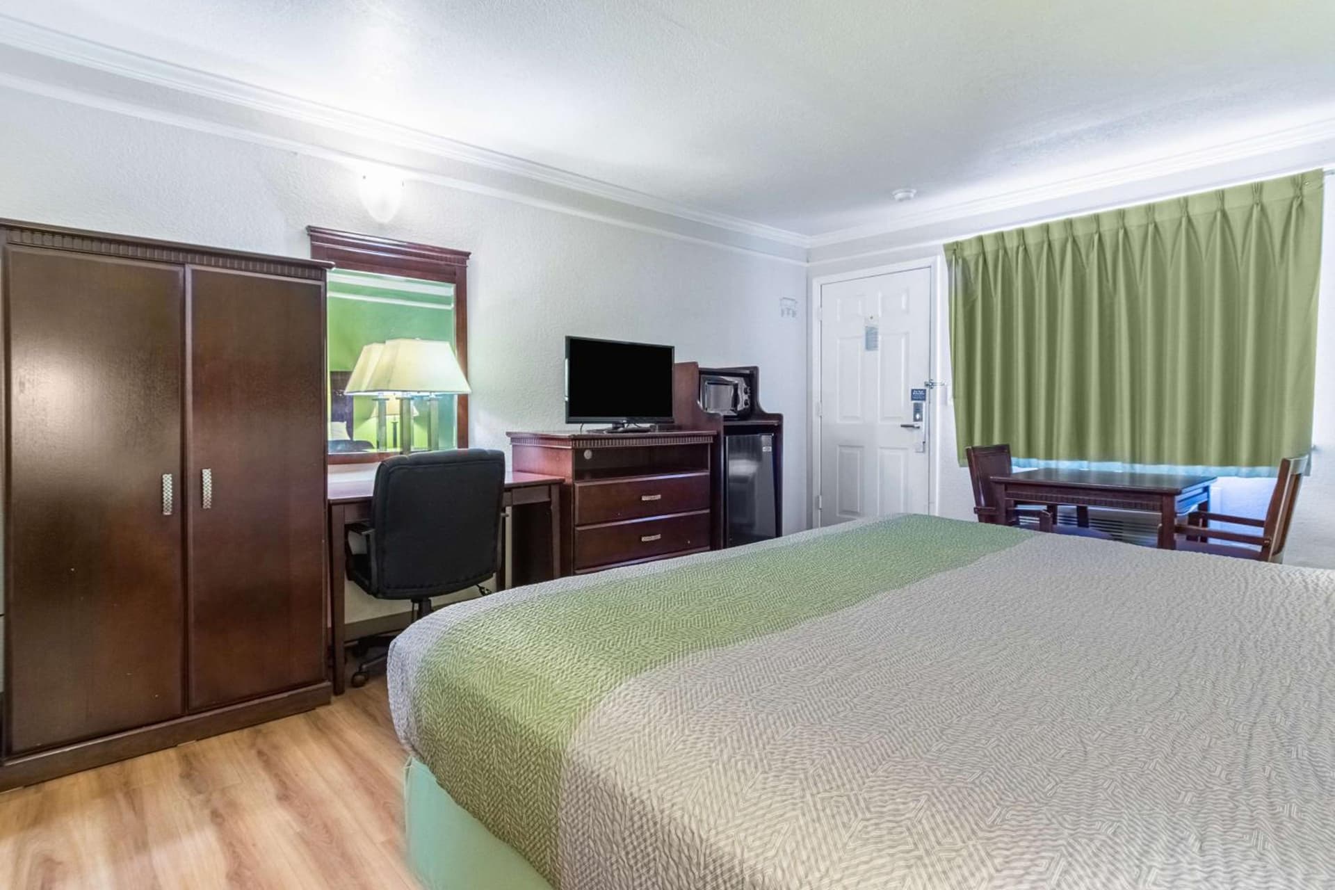 Motel 6-Kingsburg, CA interior in Kingsburg, CA — gallery photo 2