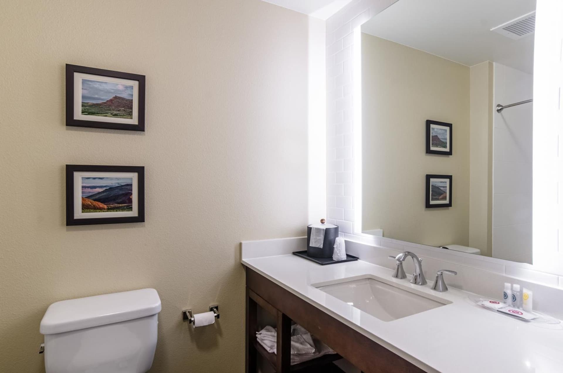 Comfort Suites Loveland gallery photo in Loveland, CO — image 33