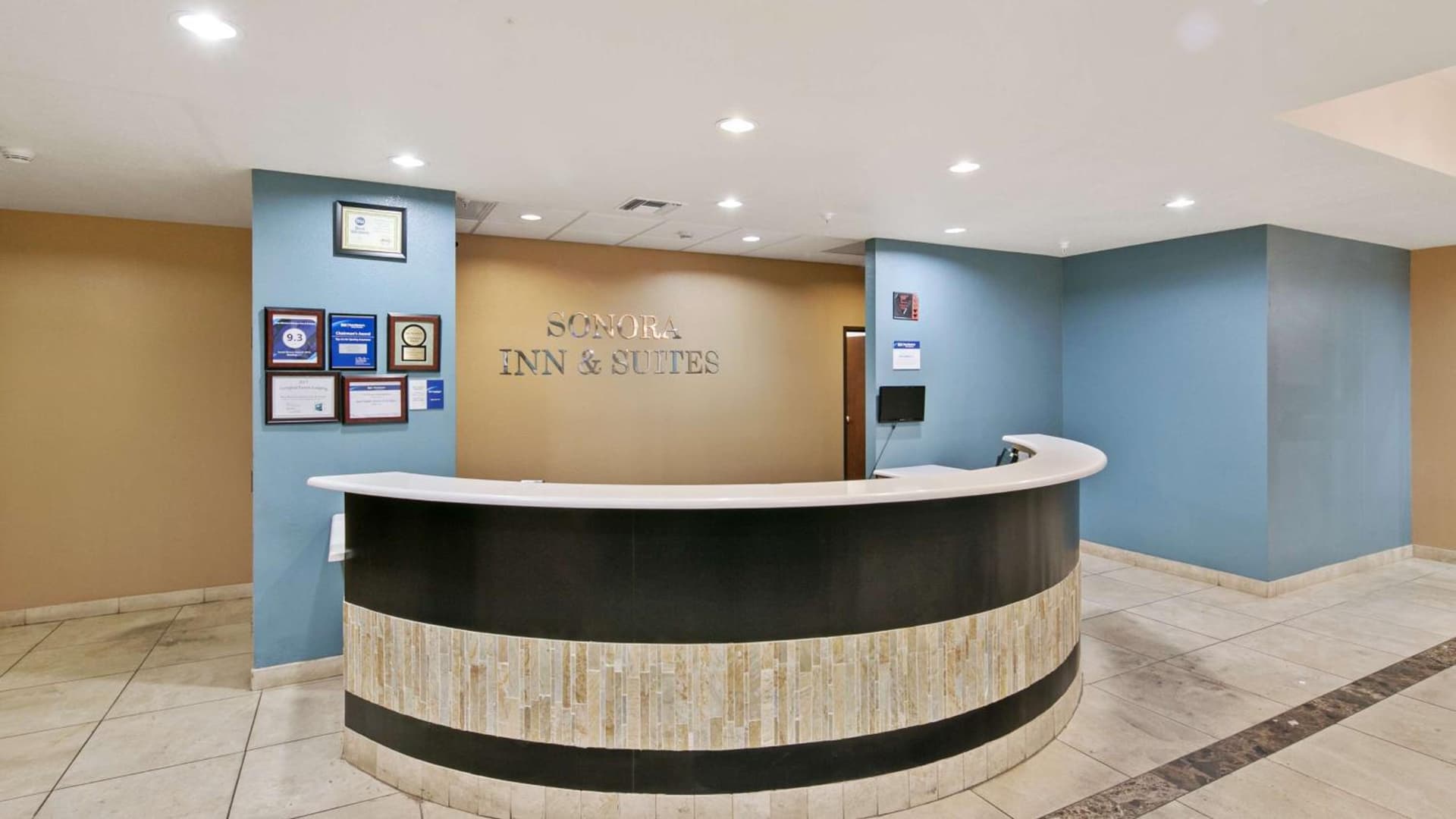 Best Western Sonora Inn & Suites interior in Nogales, AZ — gallery photo 2