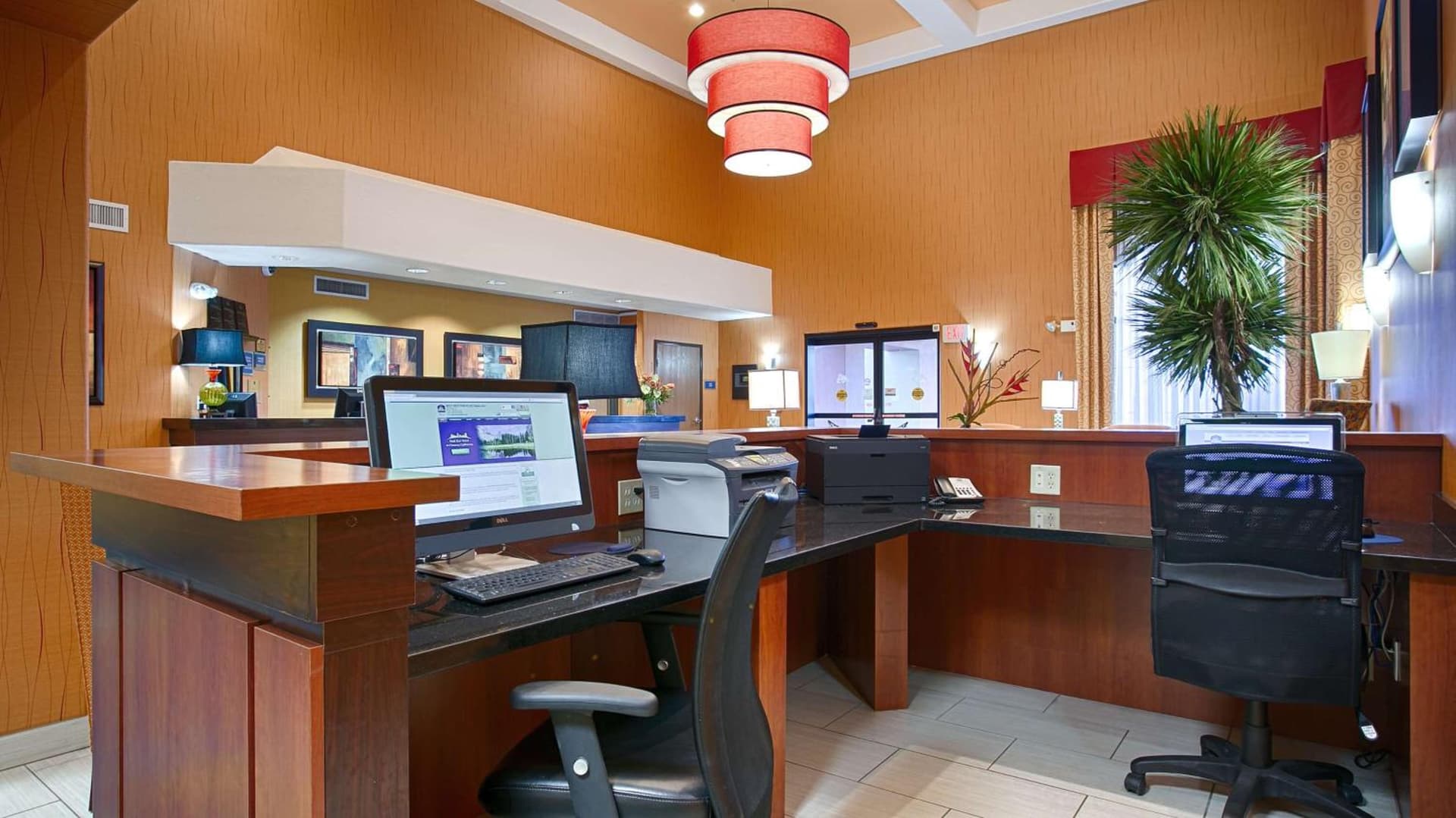 Best Western PLUS Fresno Inn interior in Fresno, CA — gallery photo 2