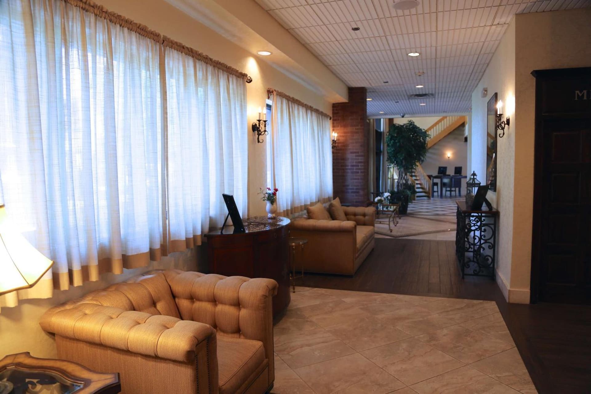 Best Western Plus Fairfield Executive Inn interior in Fairfield — gallery photo 2