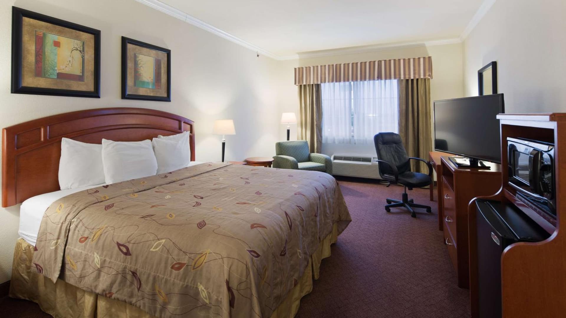 Best Western Cleveland Inn & Suites interior in Cleveland, TX — gallery photo 2