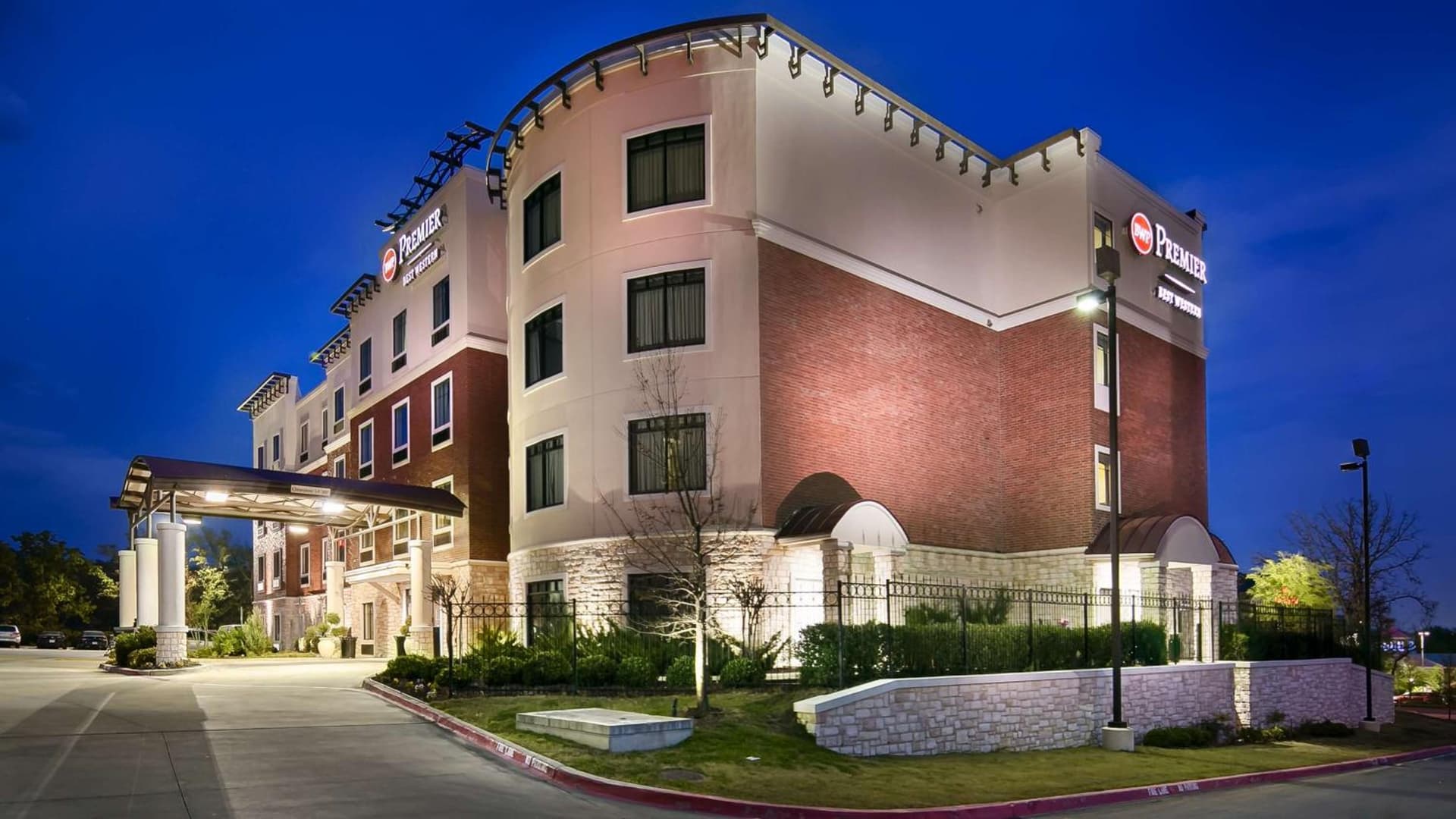 Best Western Premier Crown Chase Inn & Suites — hotel in Denton, Texas