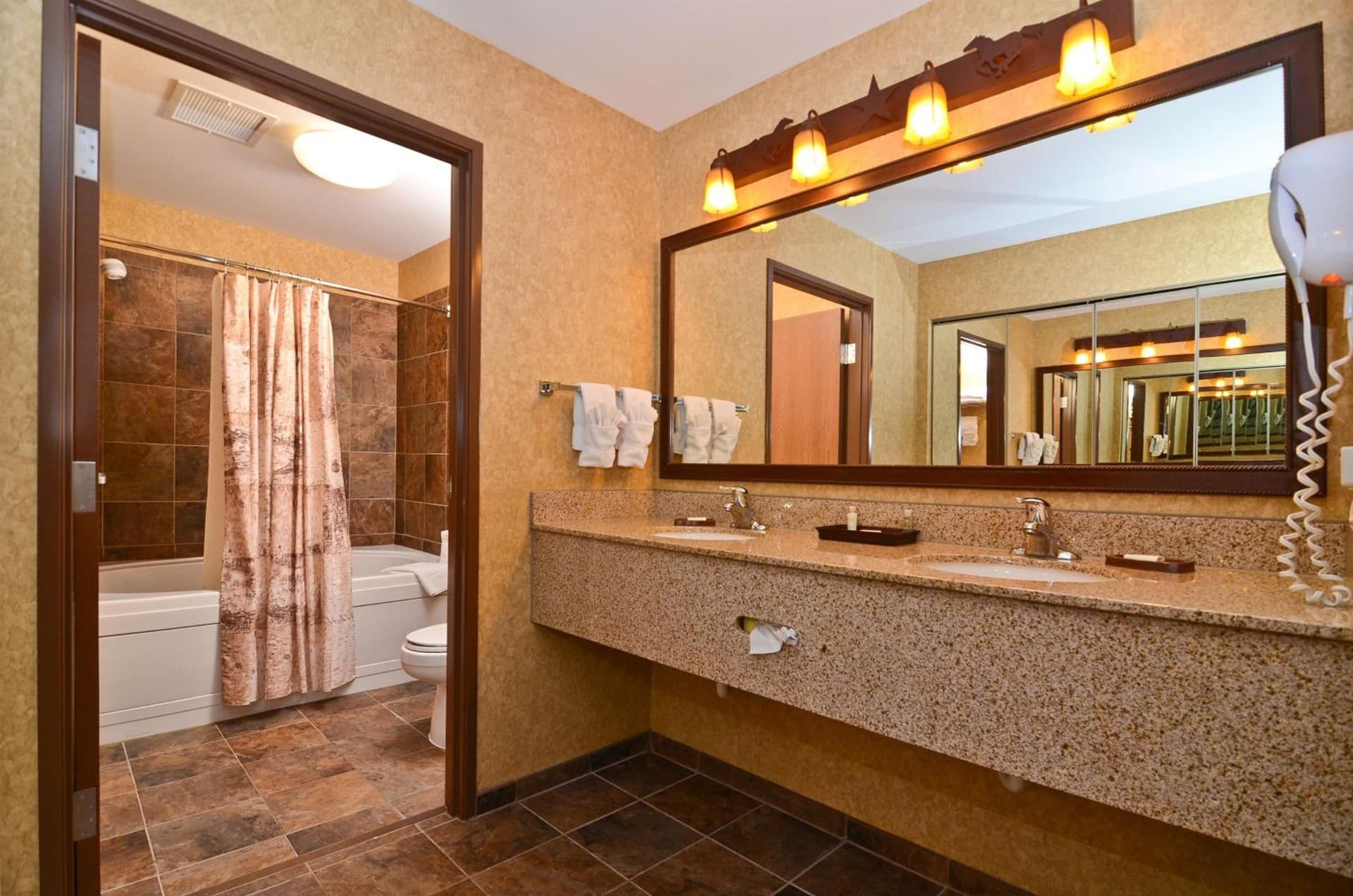Best Western Plus Kelly Inn and Suites interior in Fargo, ND — gallery photo 2
