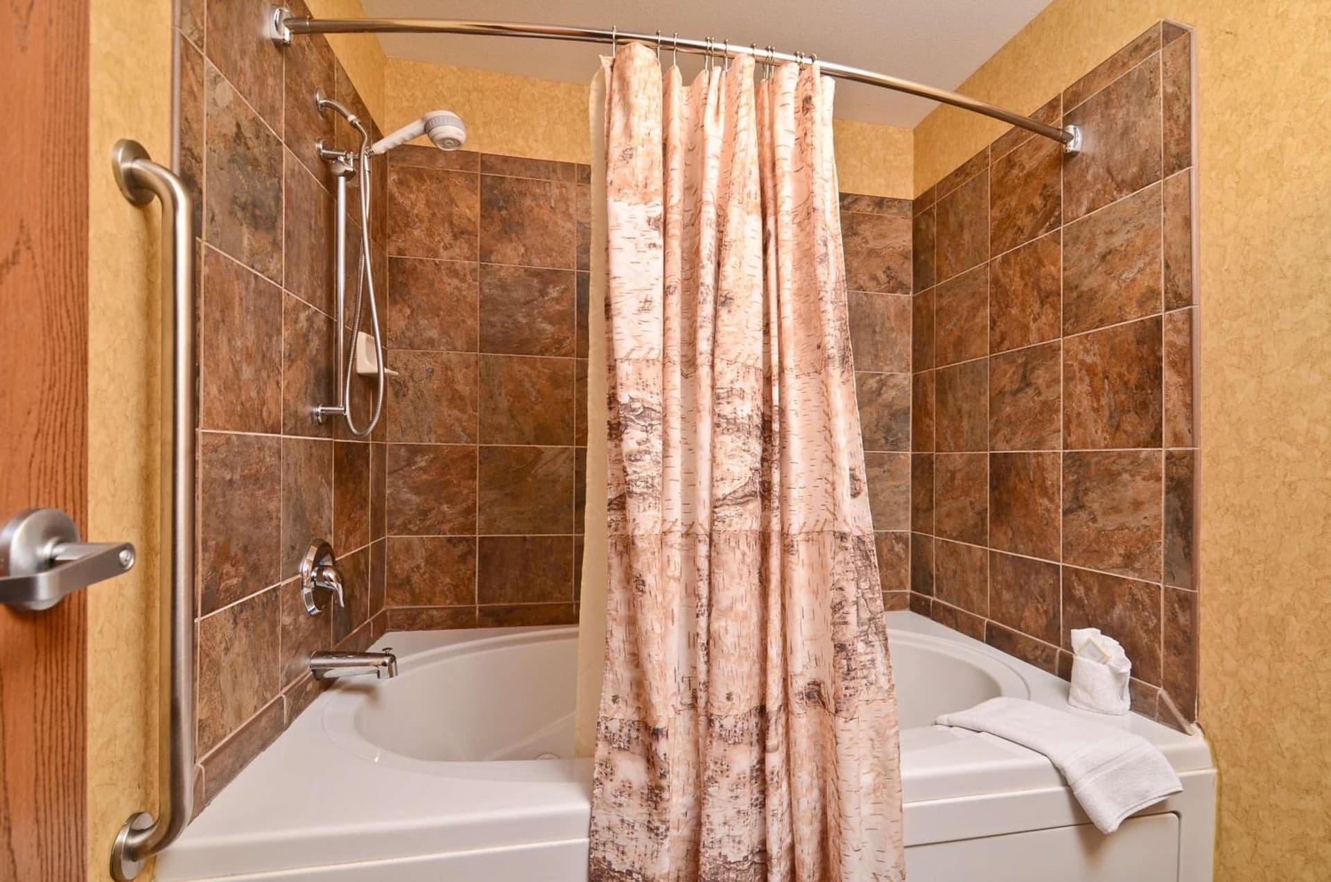 Best Western Plus Kelly Inn and Suites property views in Fargo, ND — gallery photo 3
