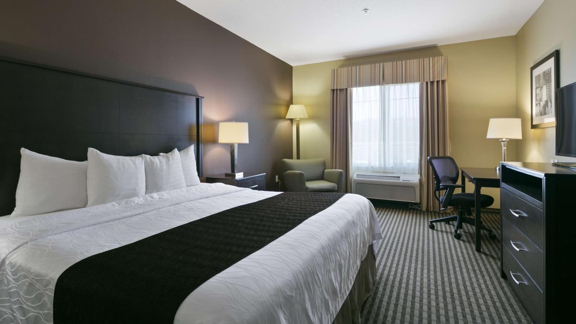 Best Western Plus Port of Camas-Washougal Convention Center gallery photo in Washougal, WA — image 7