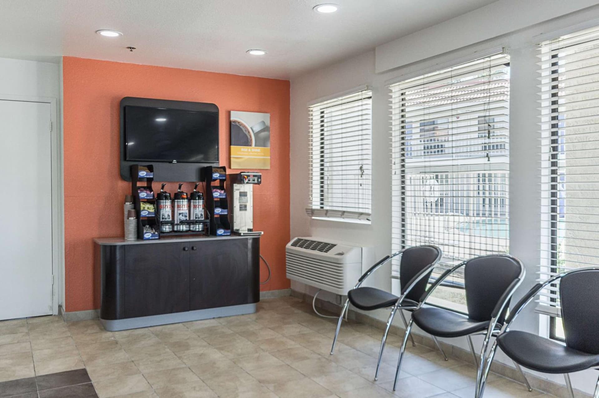 Motel 6-Fresno, CA property views in Fresno, CA — gallery photo 3