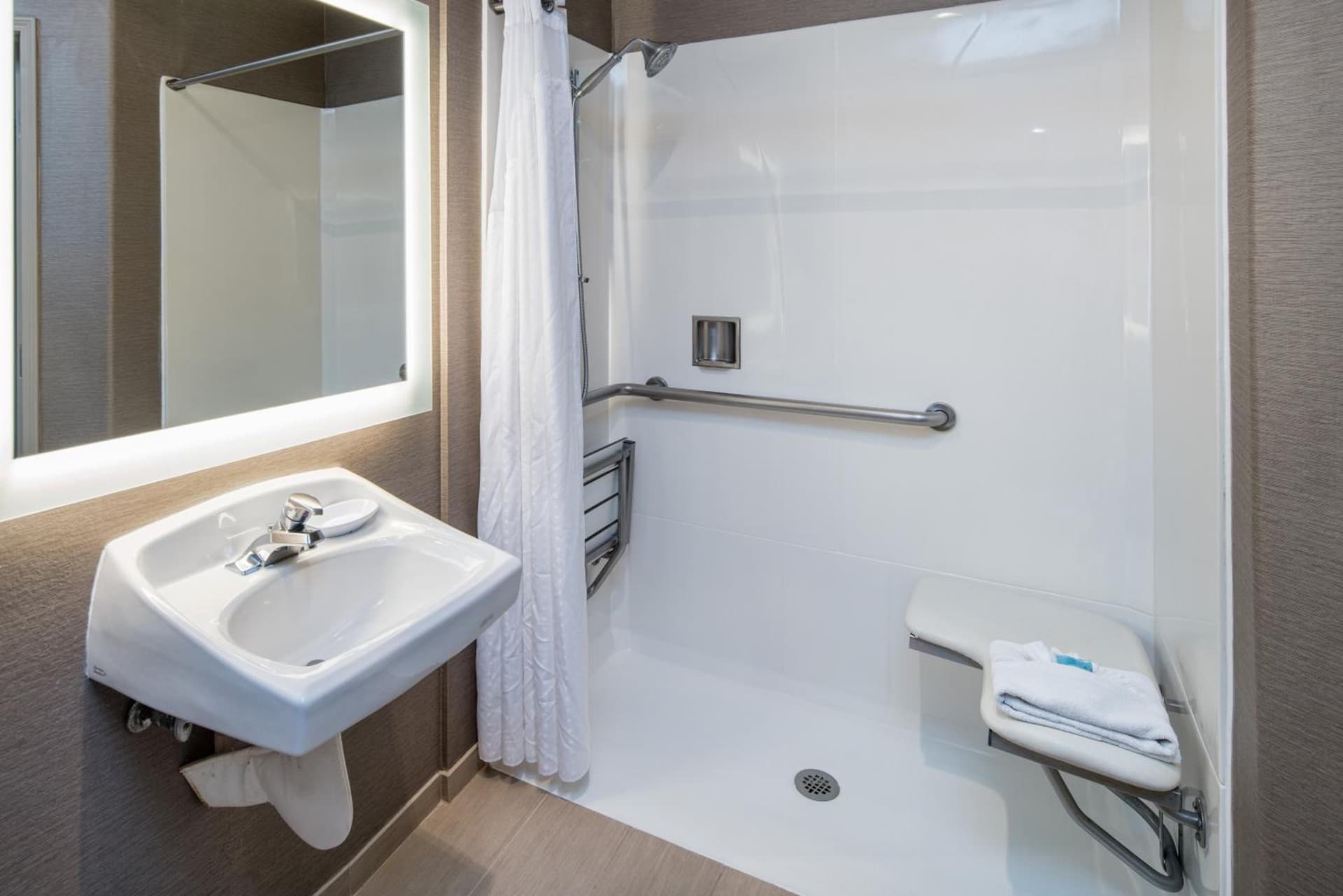 Holiday Inn Express & Suites Santa Clara by IHG gallery photo in Santa Clara, CA — image 23