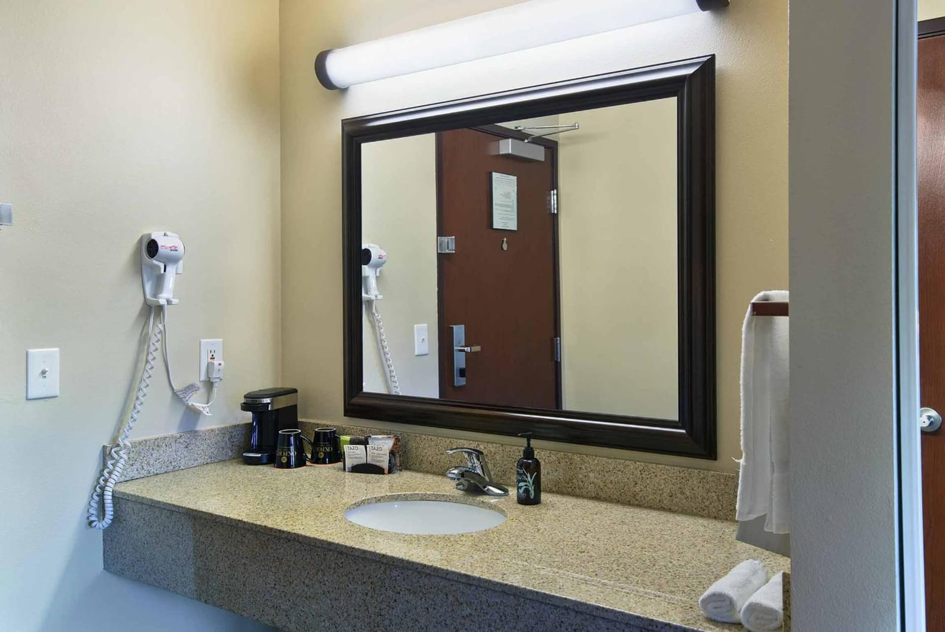 Oxford Suites Yakima gallery photo in Yakima, WA — image 33