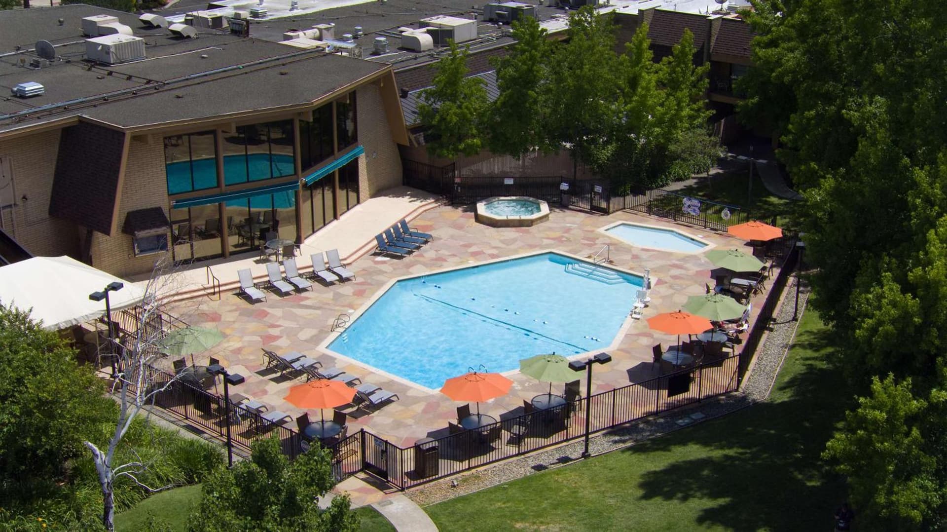 Red Lion Hotel Redding gallery photo in Redding, CA — image 35