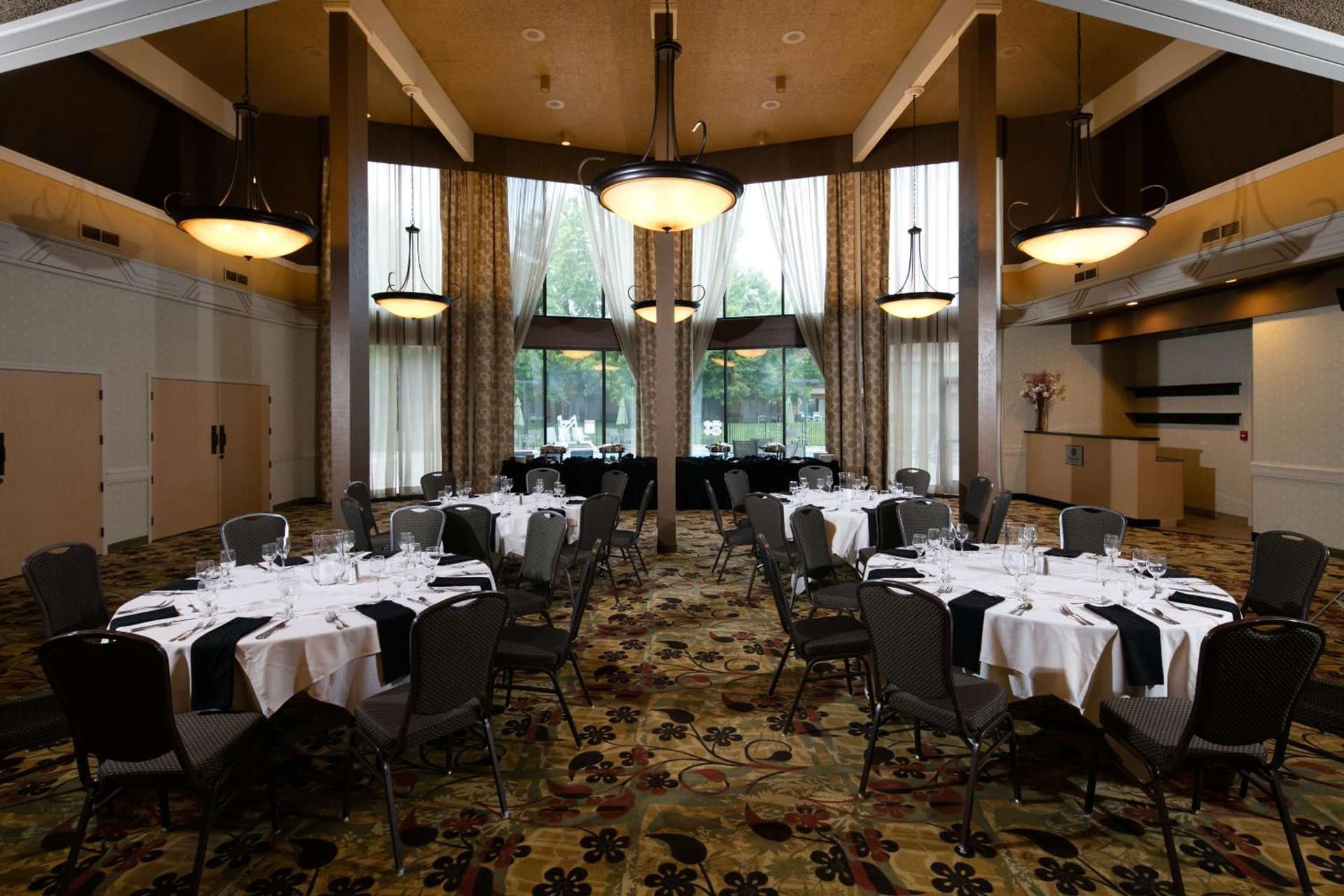 Red Lion Hotel Redding gallery photo in Redding, CA — image 32