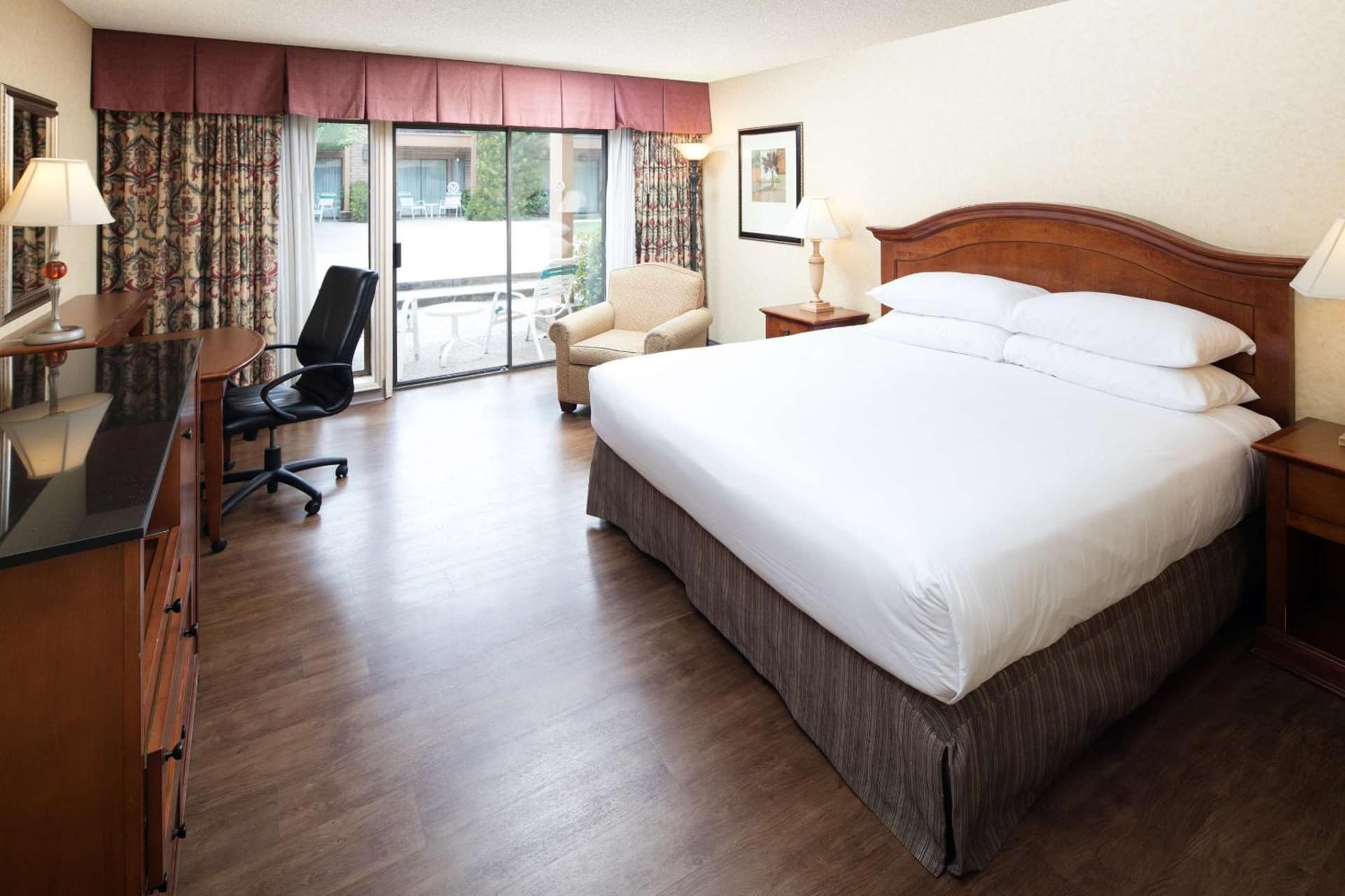 Red Lion Hotel Redding gallery photo in Redding, CA — image 4
