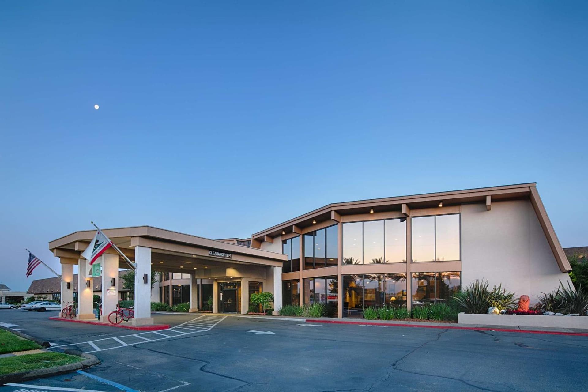 Red Lion Hotel Redding gallery photo in Redding, CA — image 10