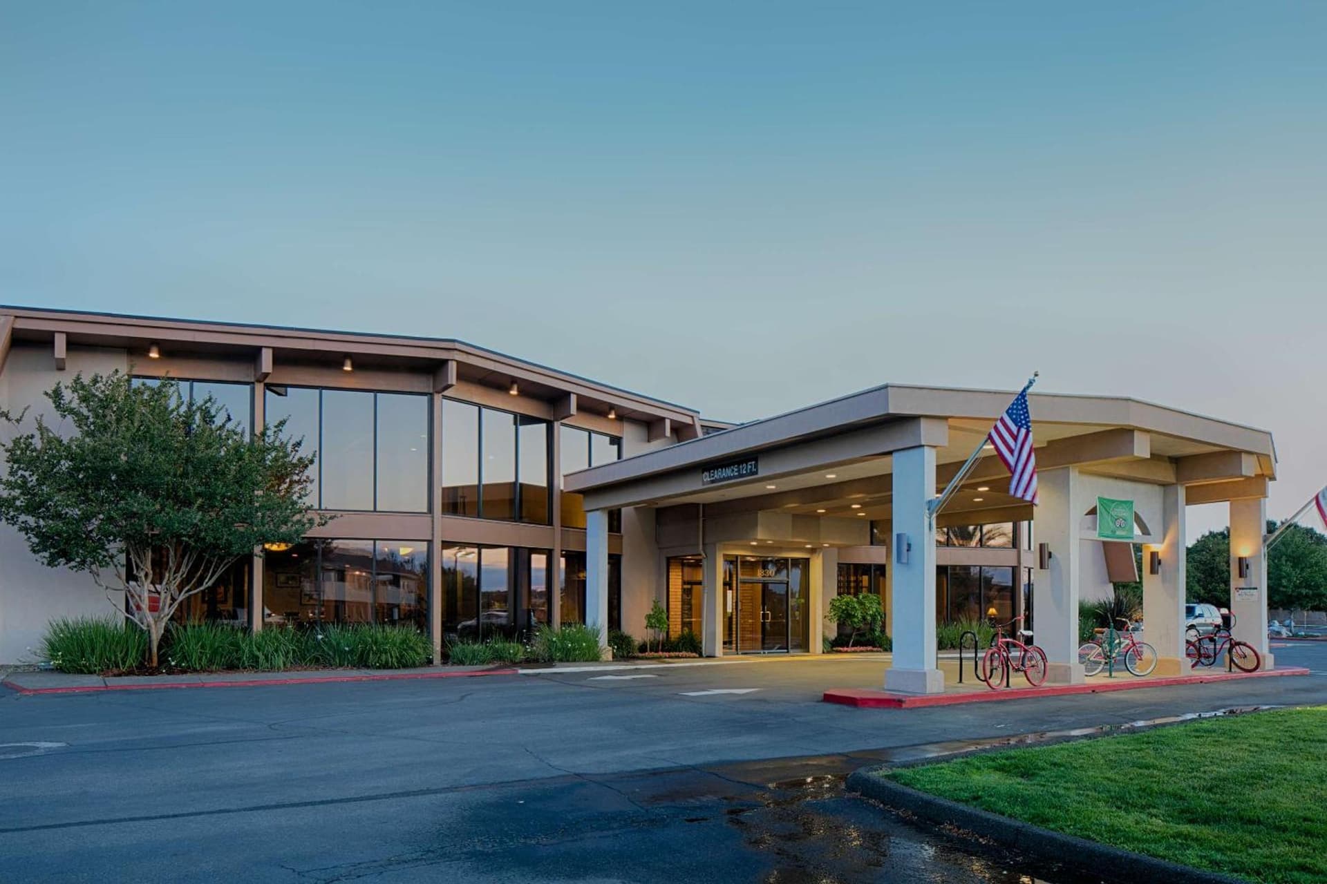 Red Lion Hotel Redding gallery photo in Redding, CA — image 9