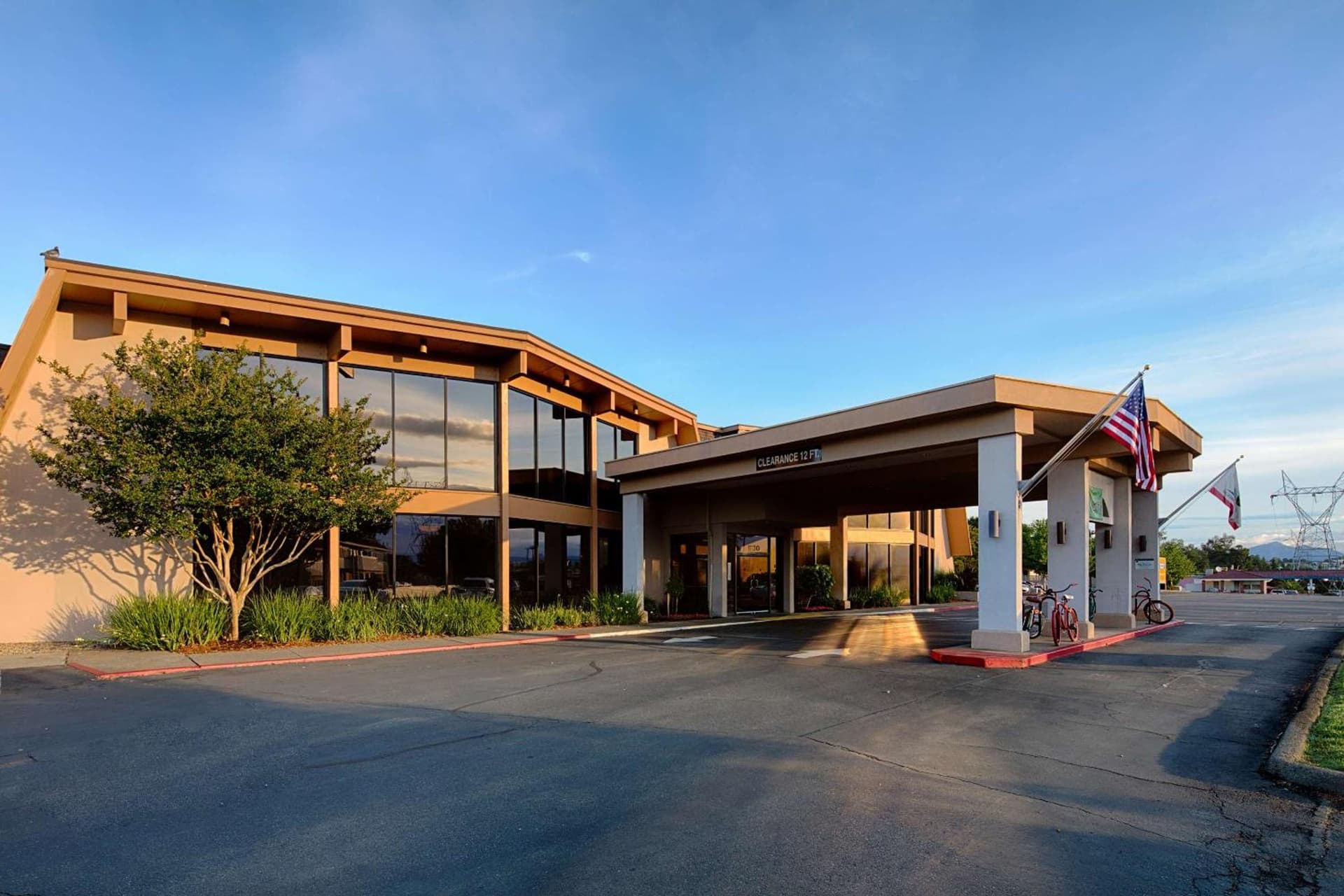 Red Lion Hotel Redding gallery photo in Redding, CA — image 6
