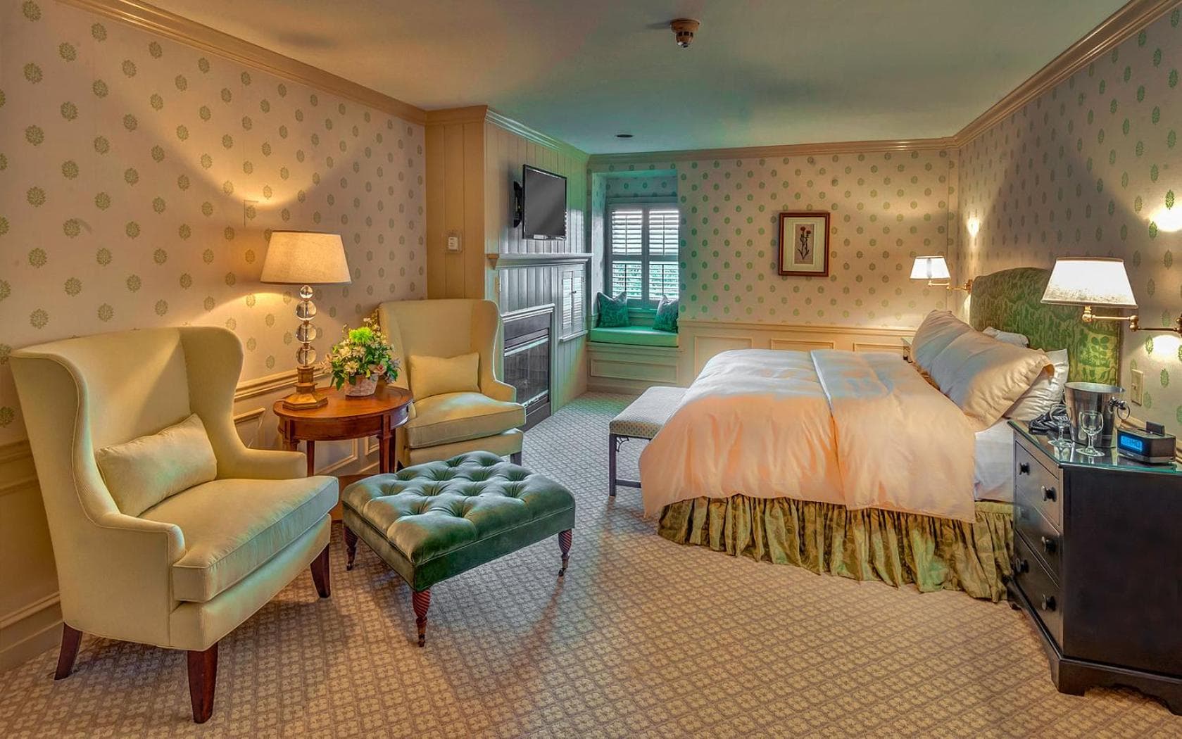 Golden Plough Inn property views in New Hope, PA — gallery photo 3