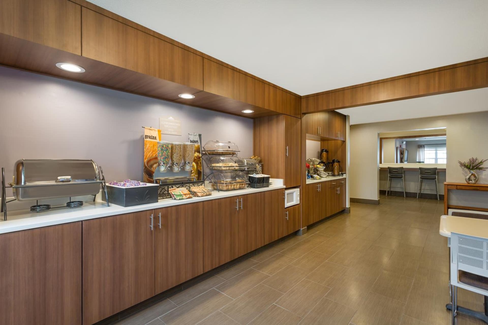 Microtel Inn & Suites by Wyndham interior in Sandston, VA — gallery photo 2