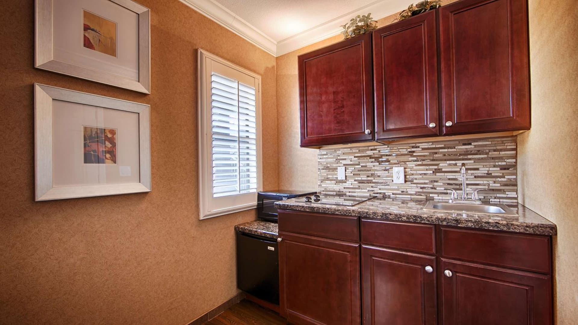 Best Western Yuma Mall Hotel & Suites gallery photo in Yuma, AZ — image 37
