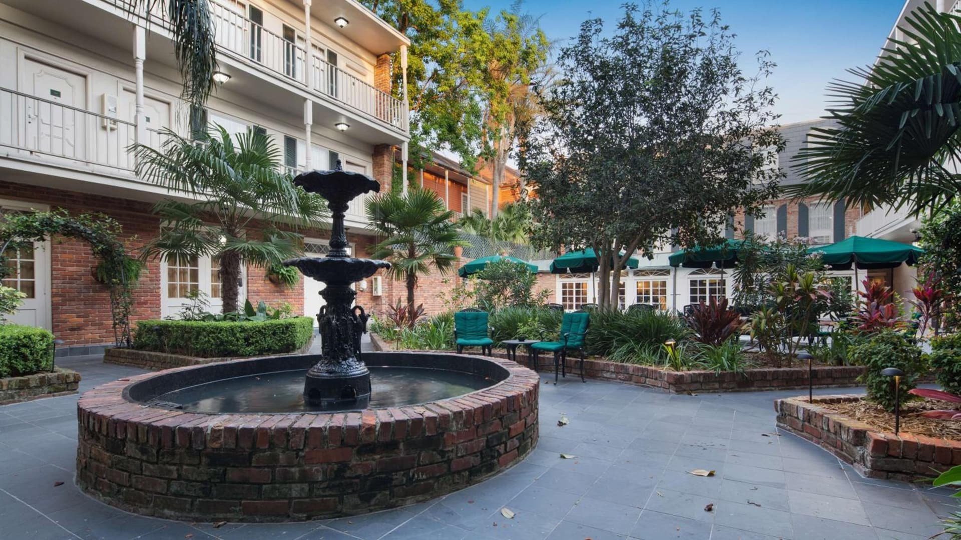 Best Western Plus French Quarter Courtyard Hotel interior in New Orleans, LA — gallery photo 2