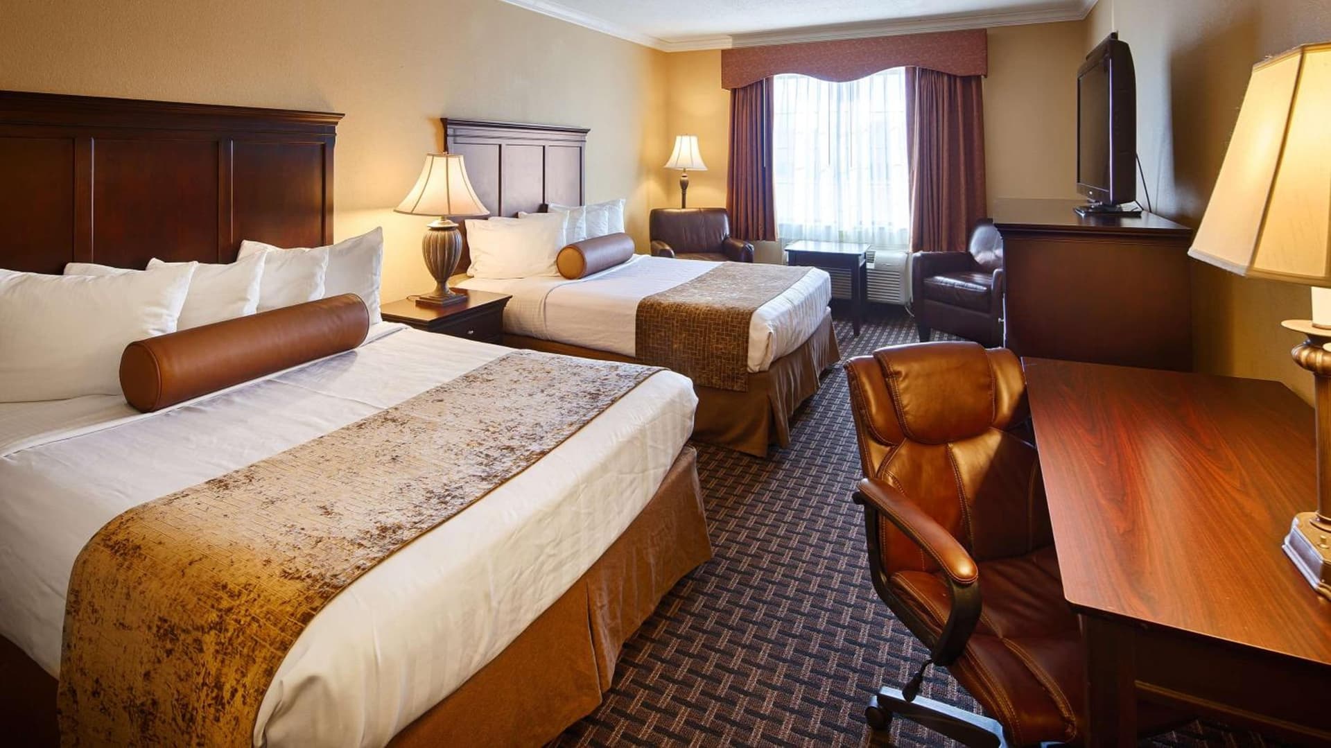 Best Western Plus Southpark Inn & Suites interior in Tyler, TX — gallery photo 2