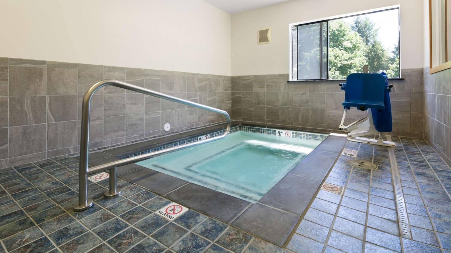 Best Western Tumwater-Olympia Inn property views in Tumwater, WA — gallery photo 3