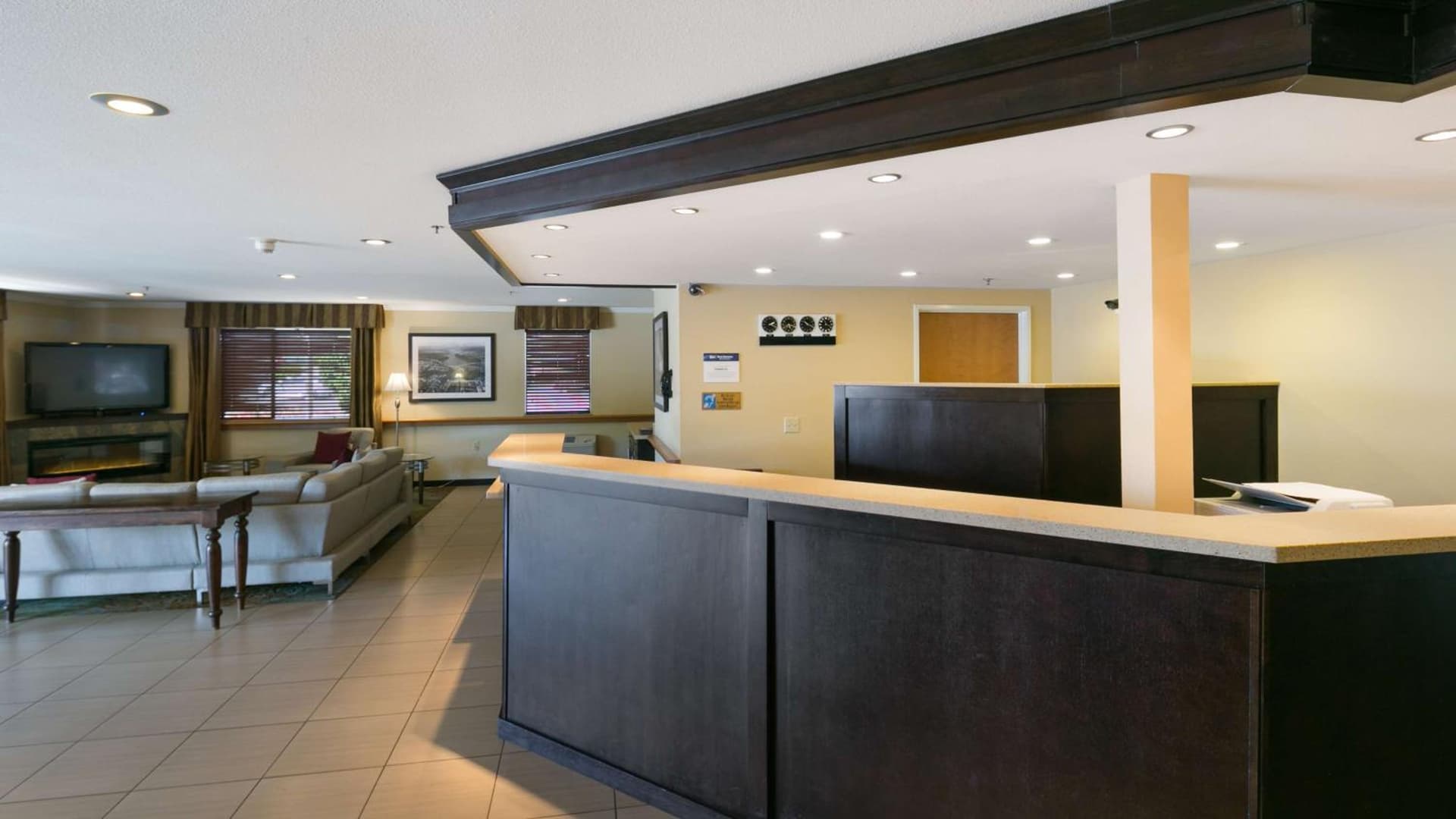 Best Western Tumwater-Olympia Inn interior in Tumwater, WA — gallery photo 2