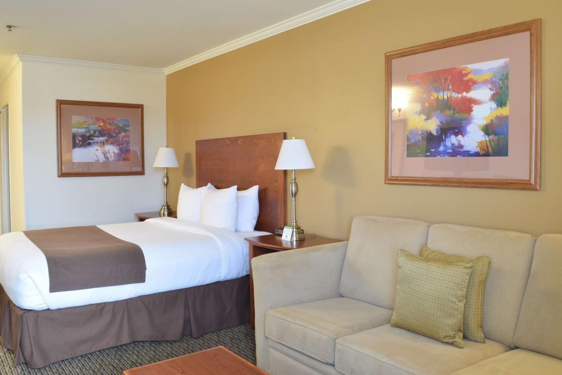 Best Western Tumwater-Olympia Inn property views in Tumwater, WA — gallery photo 3