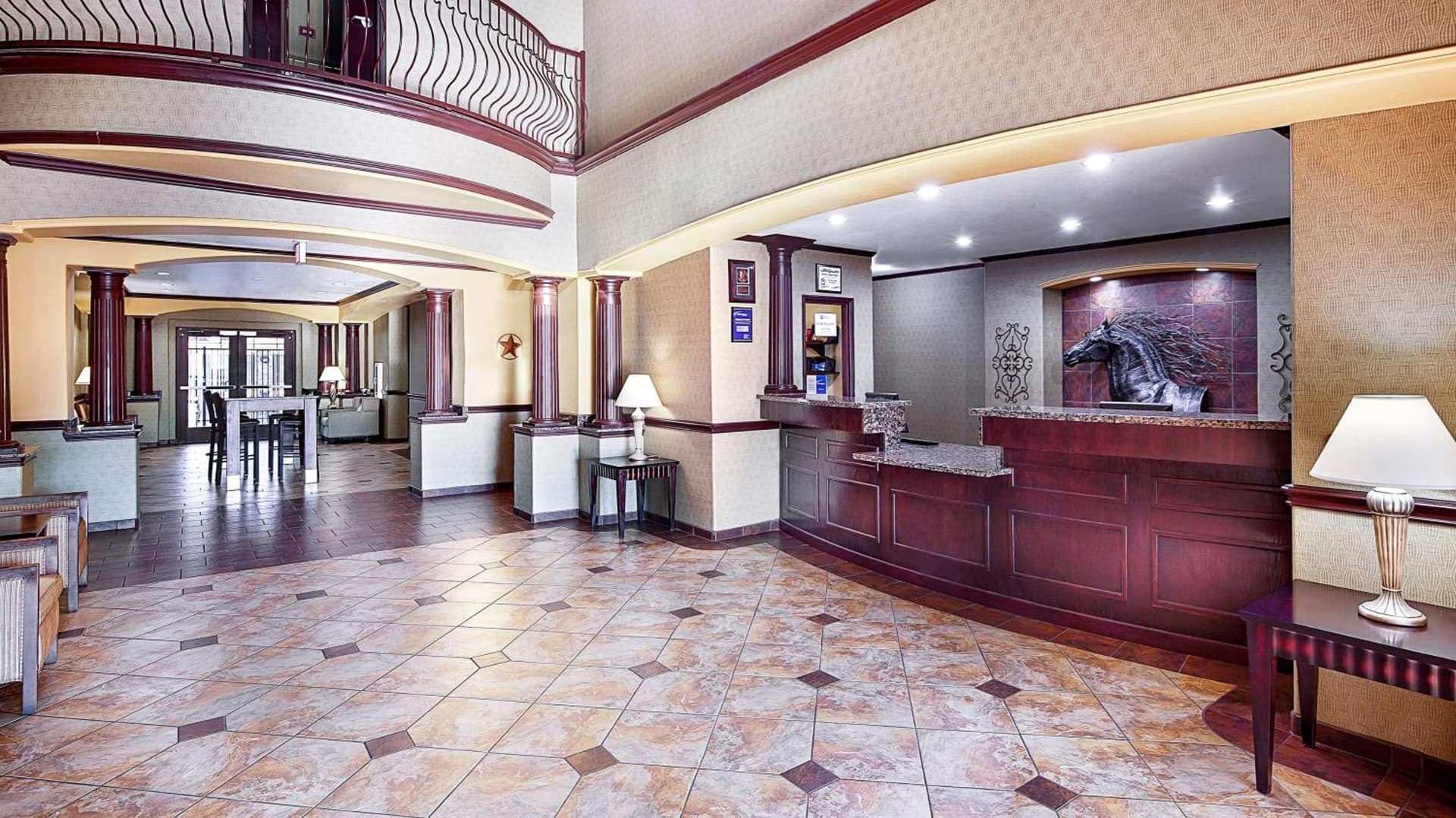 Best Western Plus Royal Mountain Inn & Suites property views in Athens, TX — gallery photo 3