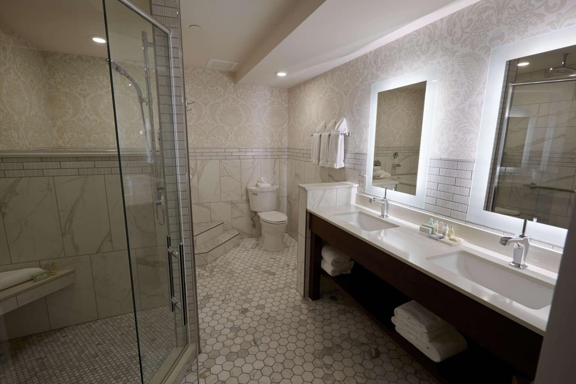 Best Western Premier Park Hotel interior in Madison, WI — gallery photo 2