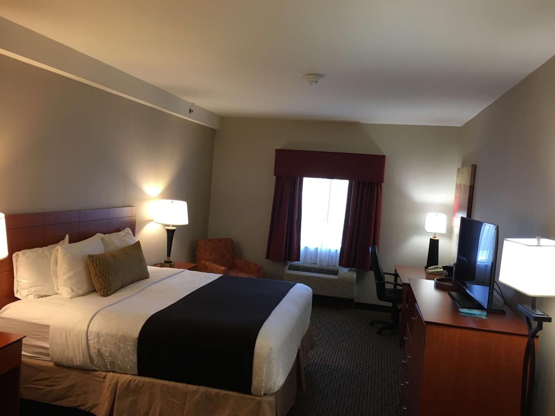 Best Western Plus Arrowhead Hotel gallery photo in Colton, CA — image 18