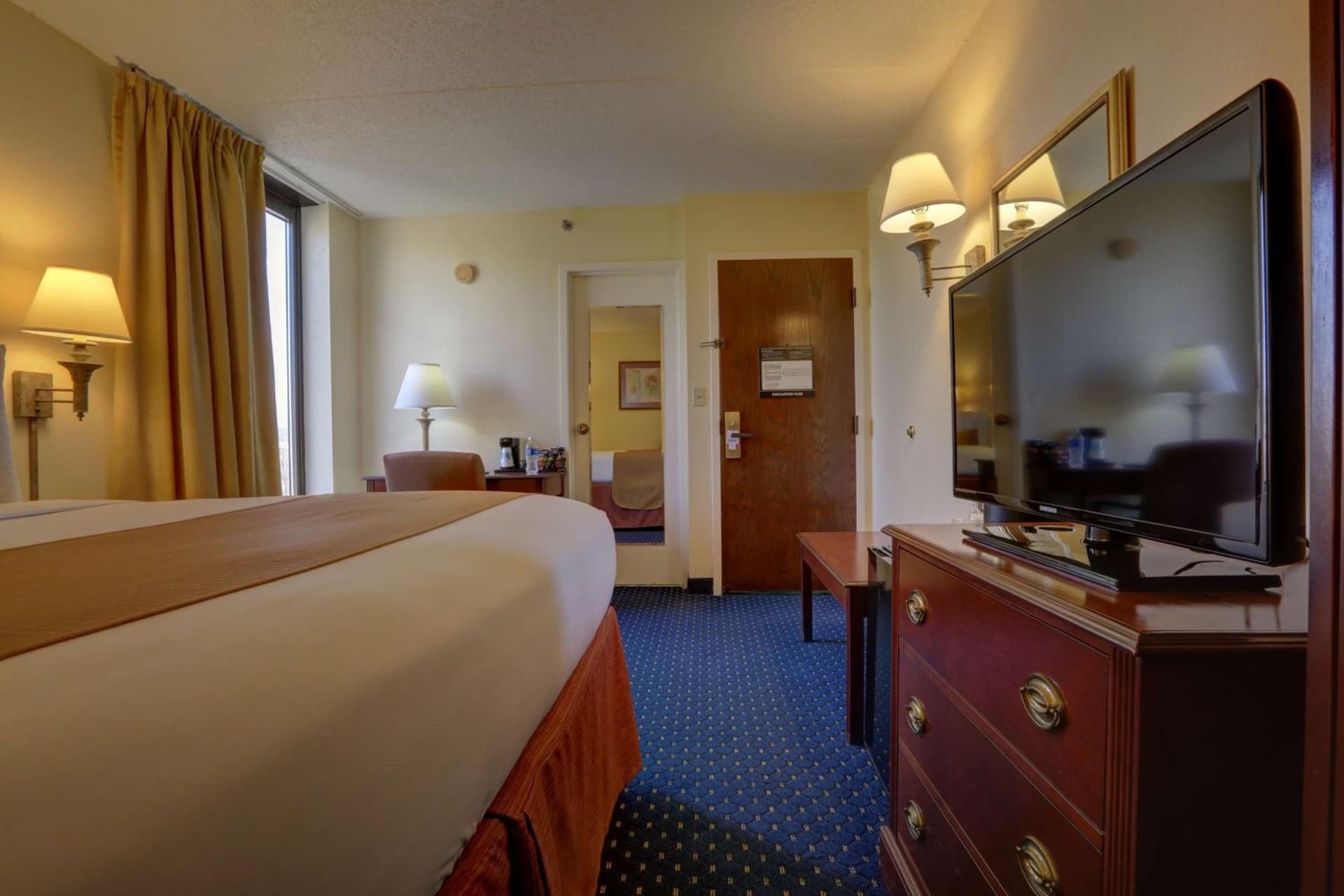 SureStay Plus Hotel by Best Western Chicago Lombard gallery photo in Lombard, IL — image 17